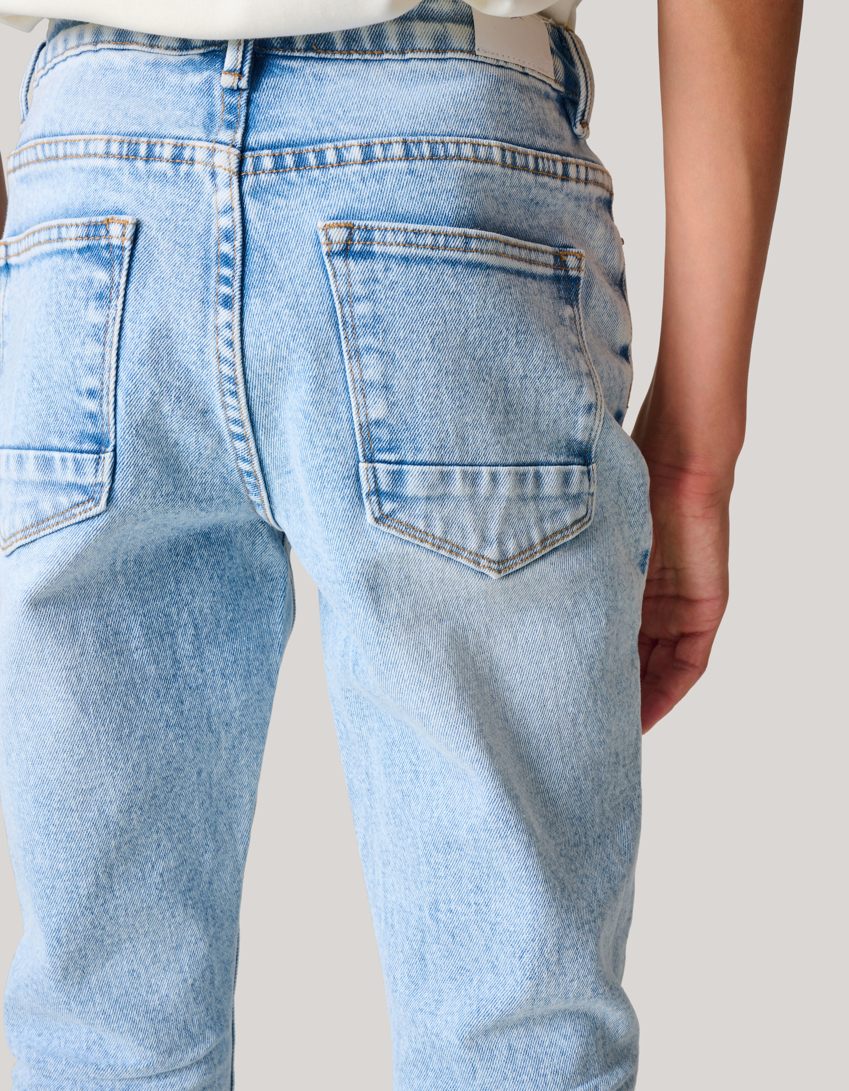 Tapered Jeans Gebleicht SHOEBY BOYS