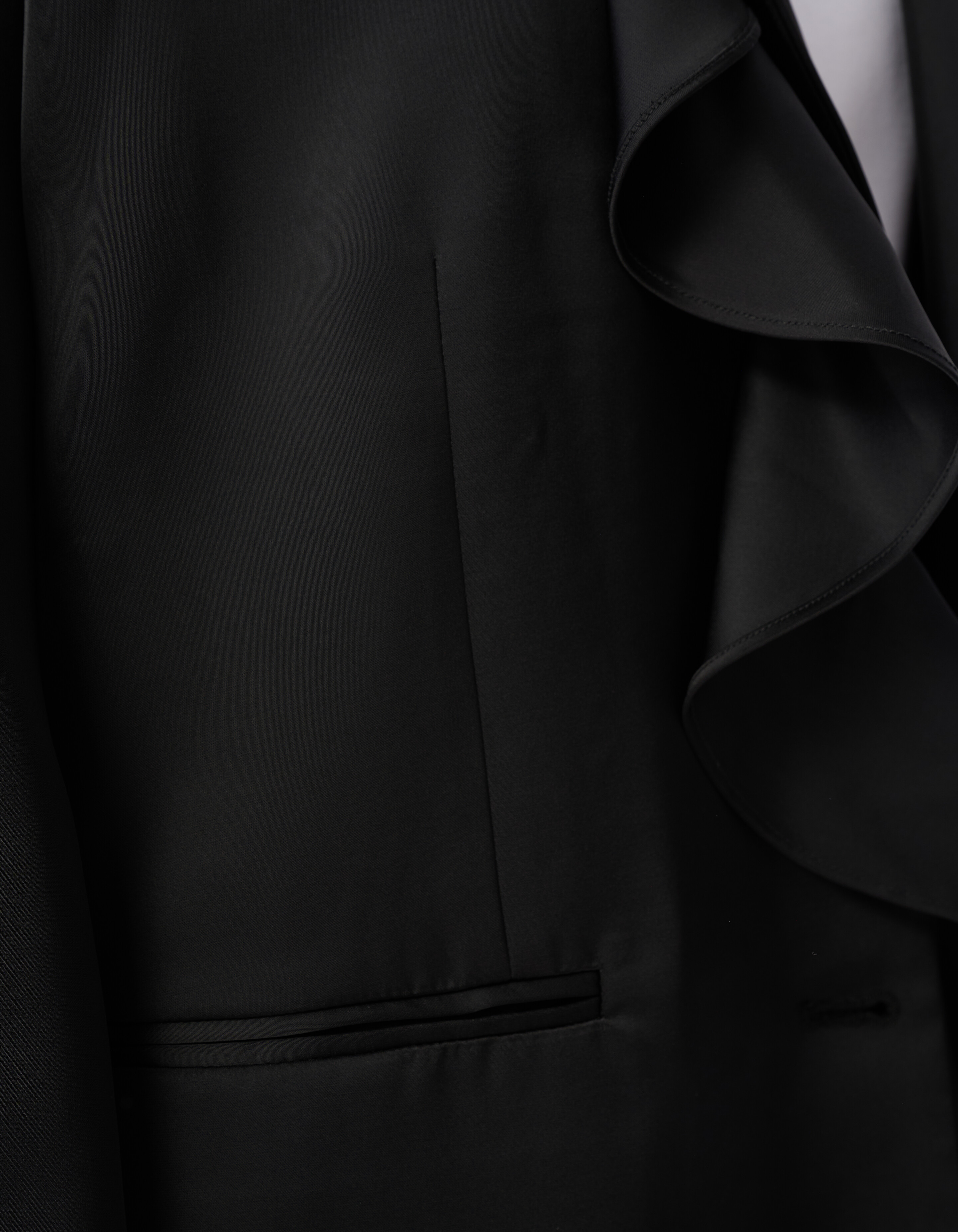 Satin Rüschenblazer Schwarz SHOEBY WOMEN