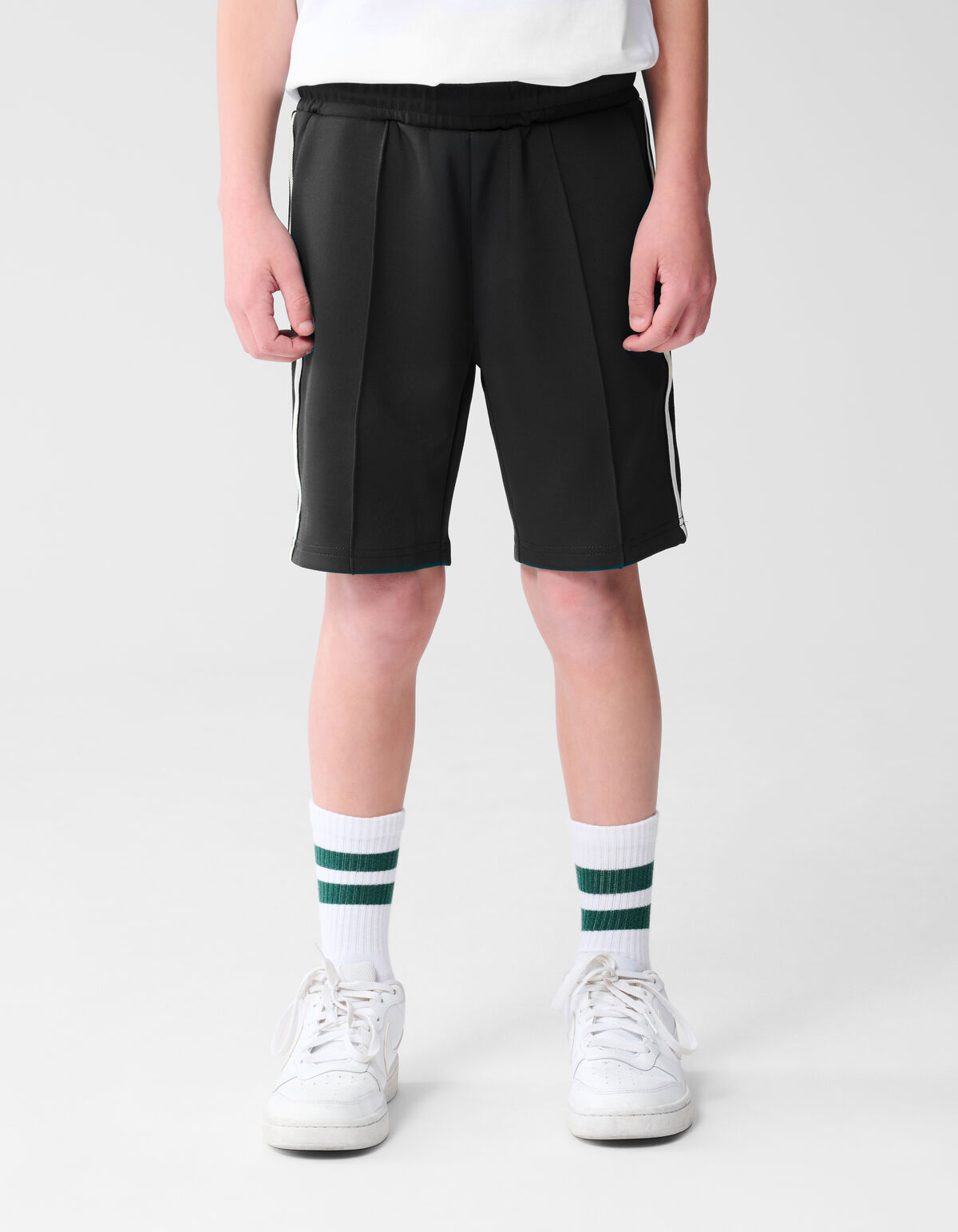 Sportliche Streifenshorts Schwarz SHOEBY BOYS