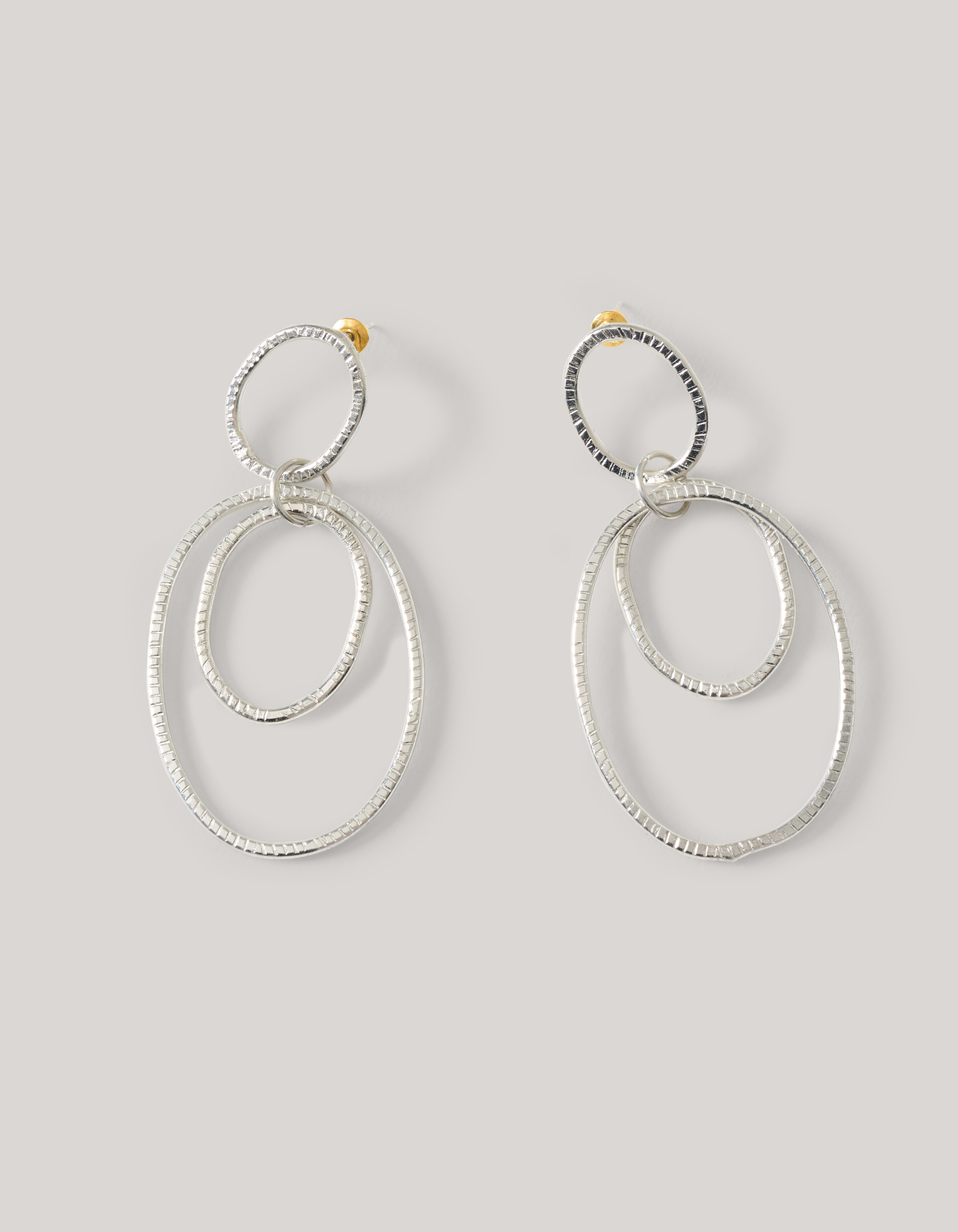 Gehämmerte ovale Ohrringe Silber SHOEBY ACCESSOIRES