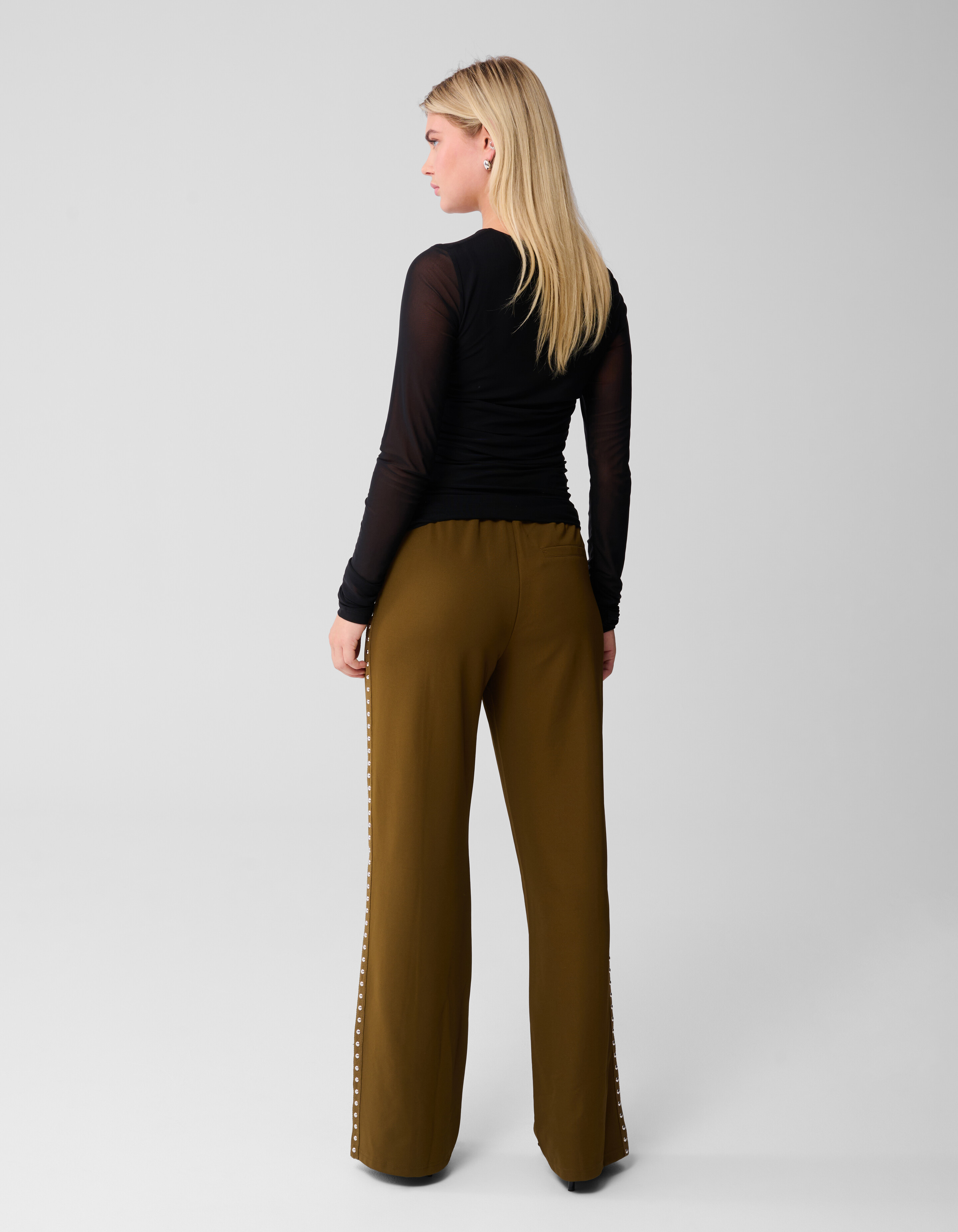 Hose mit weitem Bein und Nietenband in Khaki SHOEBY WOMEN