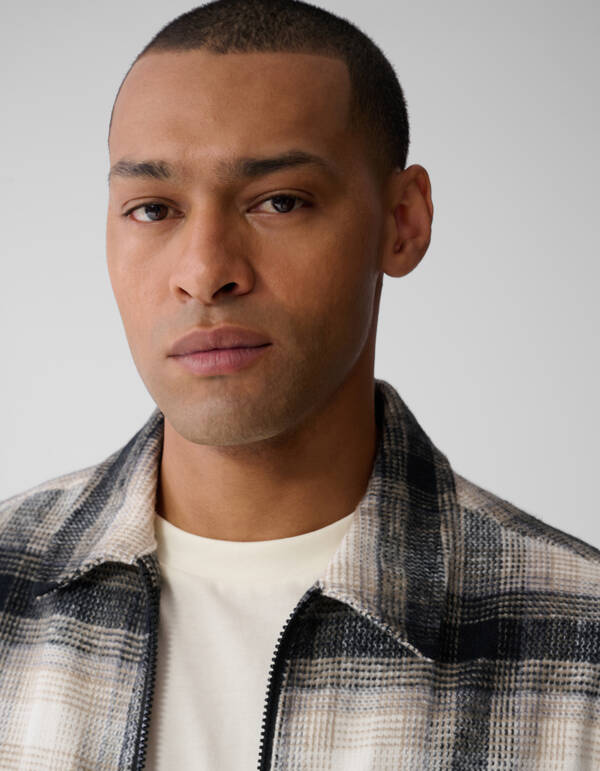 Kariertes Overshirt mit Reißverschluss in Off Whit SHOEBY MEN