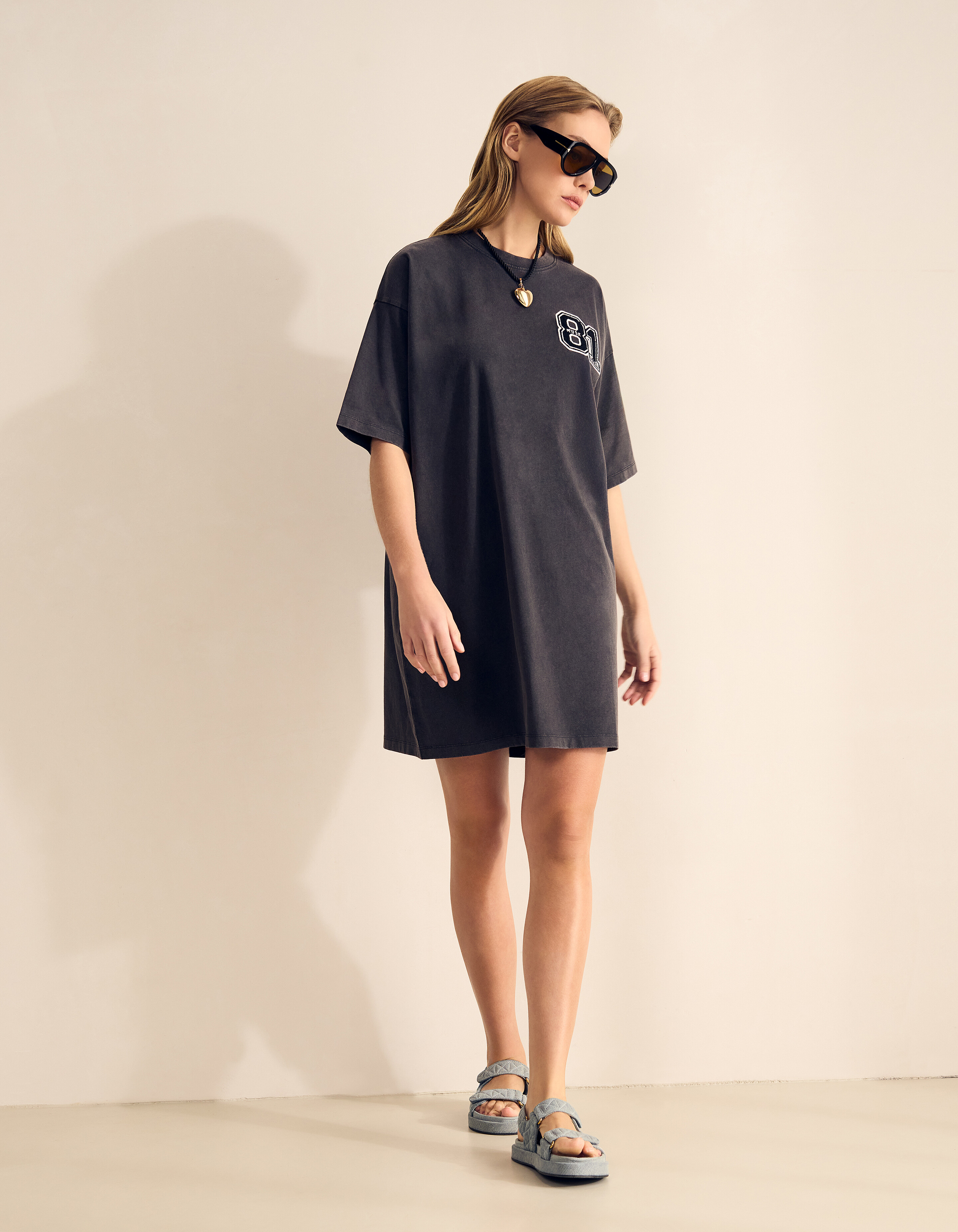 Gewaschenes T-shirt-Kleid Dunkelgrau SHOEBY WOMEN