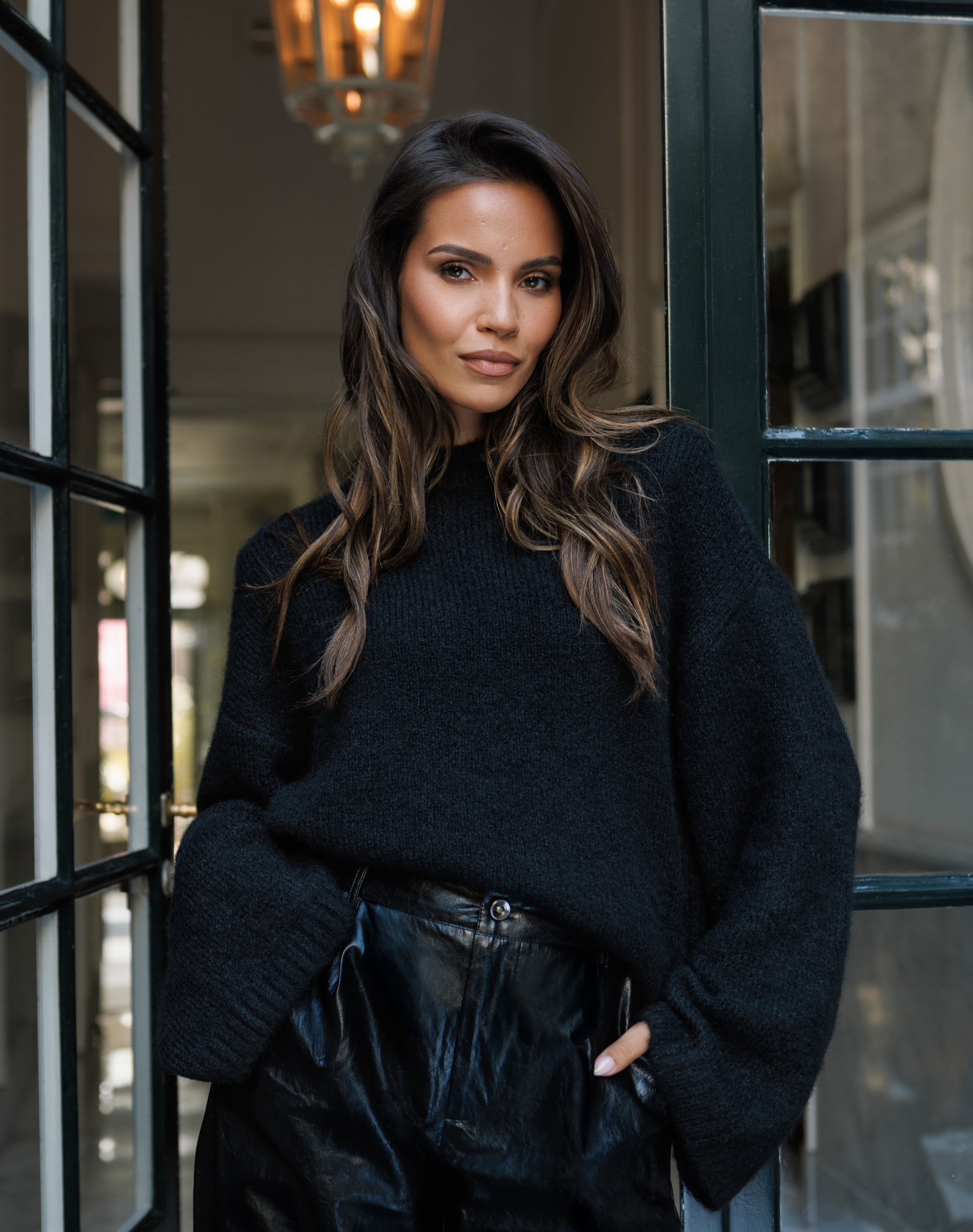 Flauschiger Oversized Pullover Schwarz von Monica SHOEBY WOMEN