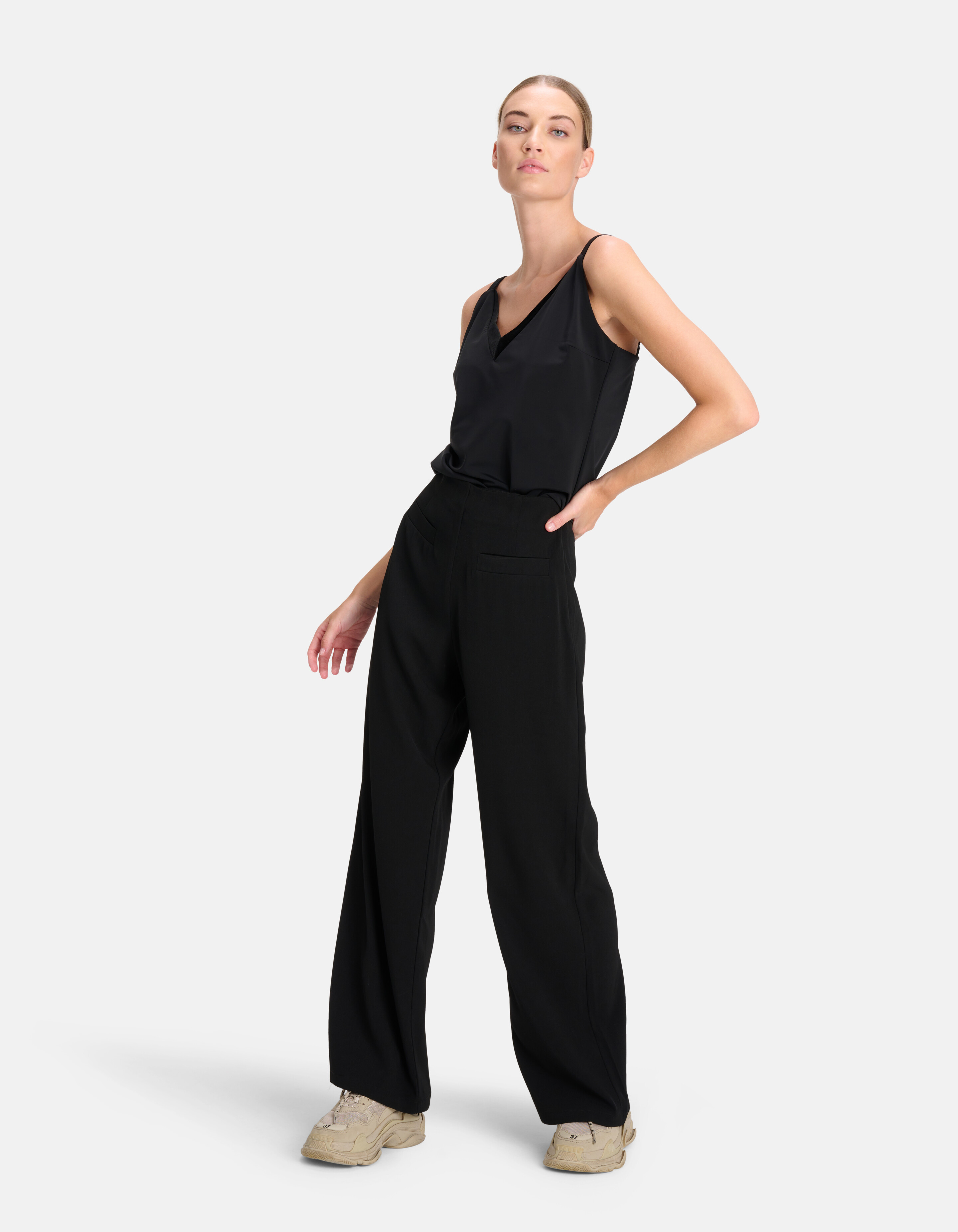 Reisetop aus Samt Schwarz von Mieke SHOEBY WOMEN