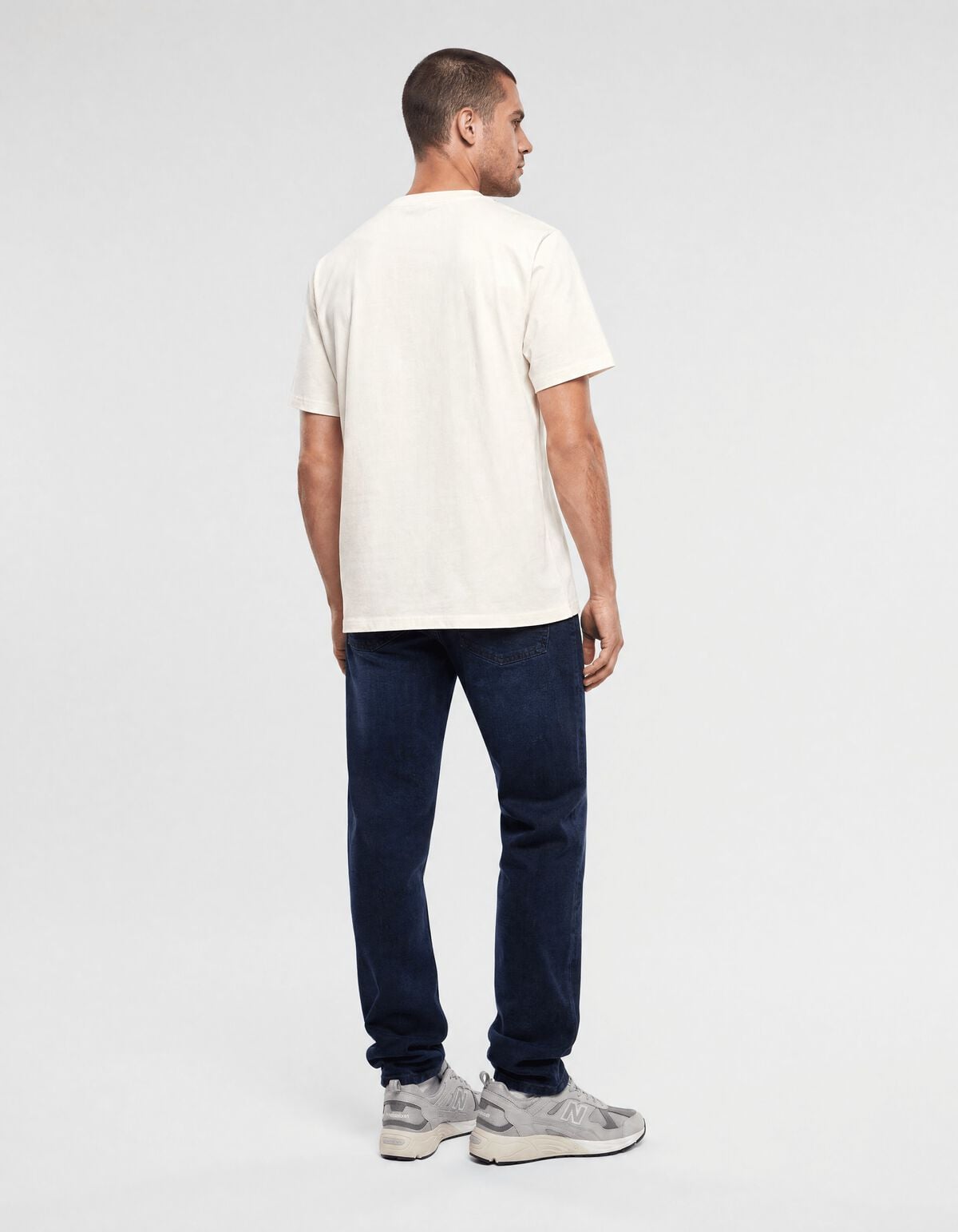 Basic-Label-T-Shirt in gebrochenem Wei&szlig; SHOEBY MEN