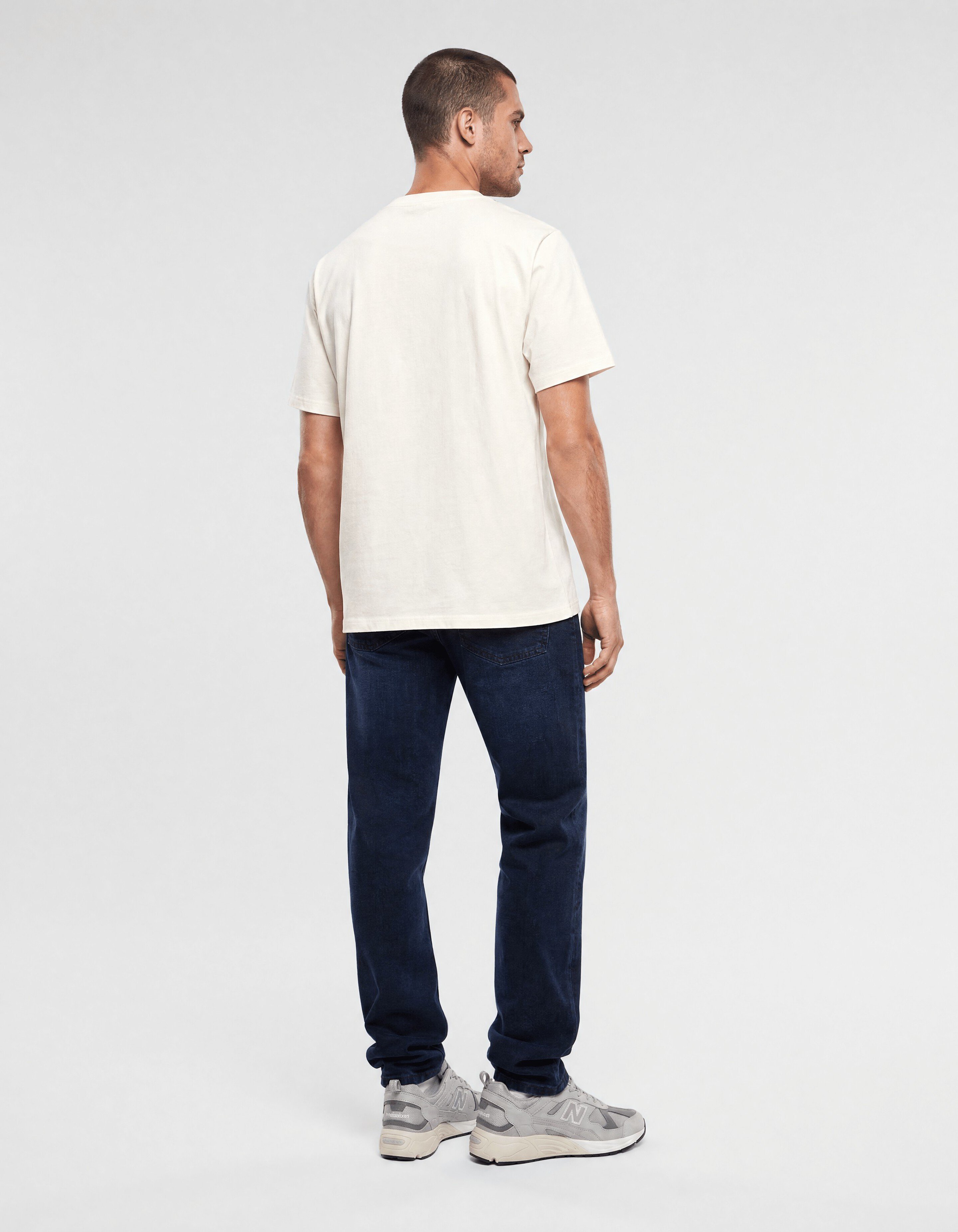 Basic-Label-T-Shirt in gebrochenem Wei&szlig; SHOEBY MEN