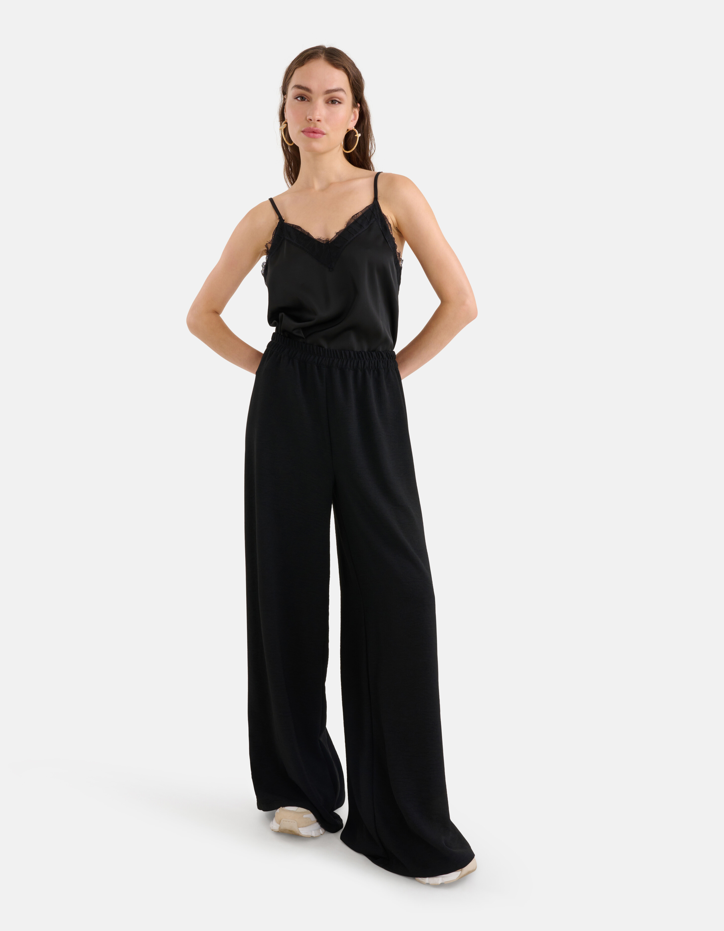 Loose Fit Hose Schwarz SHOEBY WOMEN