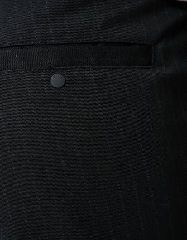 Pinstripe Hose mit schmaler Passform Schwarz SHOEBY MEN