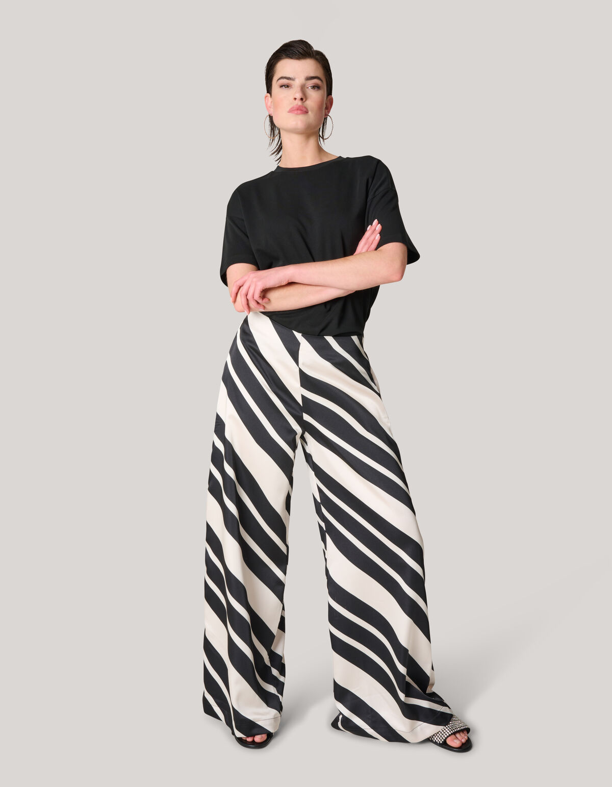 Gestreepte Satijnen Palazzo Broek Zwart/Wit SHOEBY WOMEN