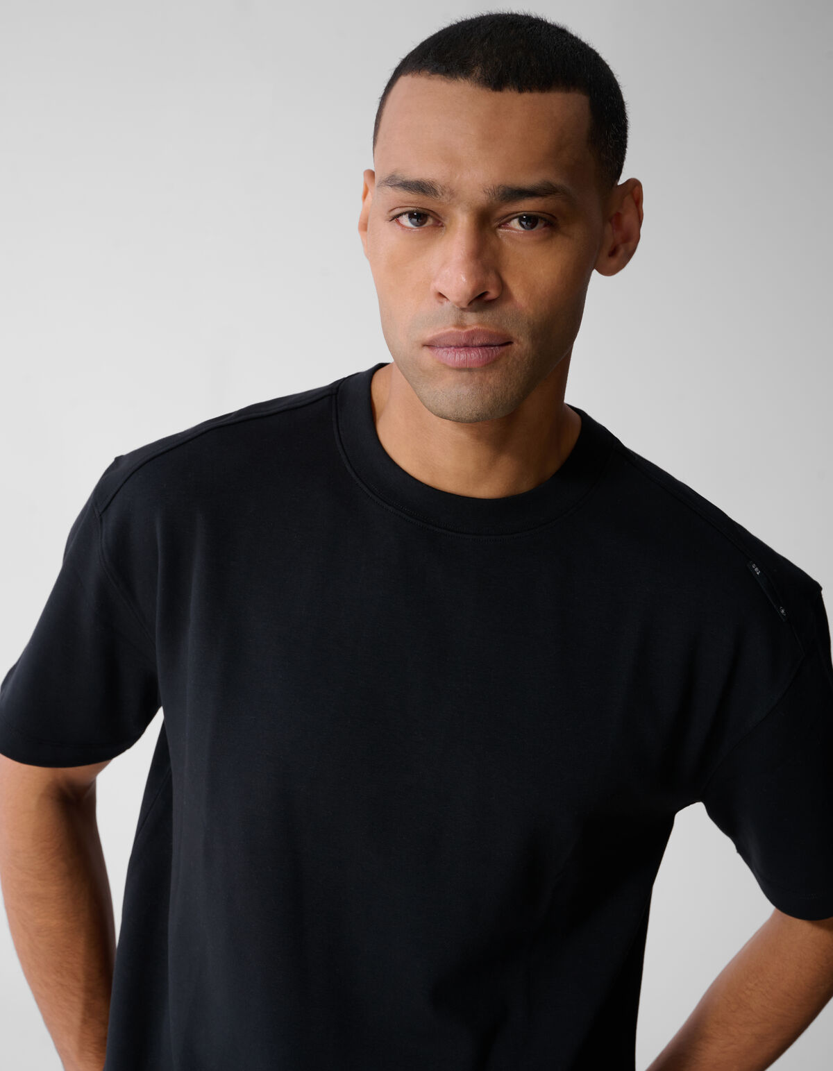 Basic Label T-Shirt Schwarz SHOEBY MEN