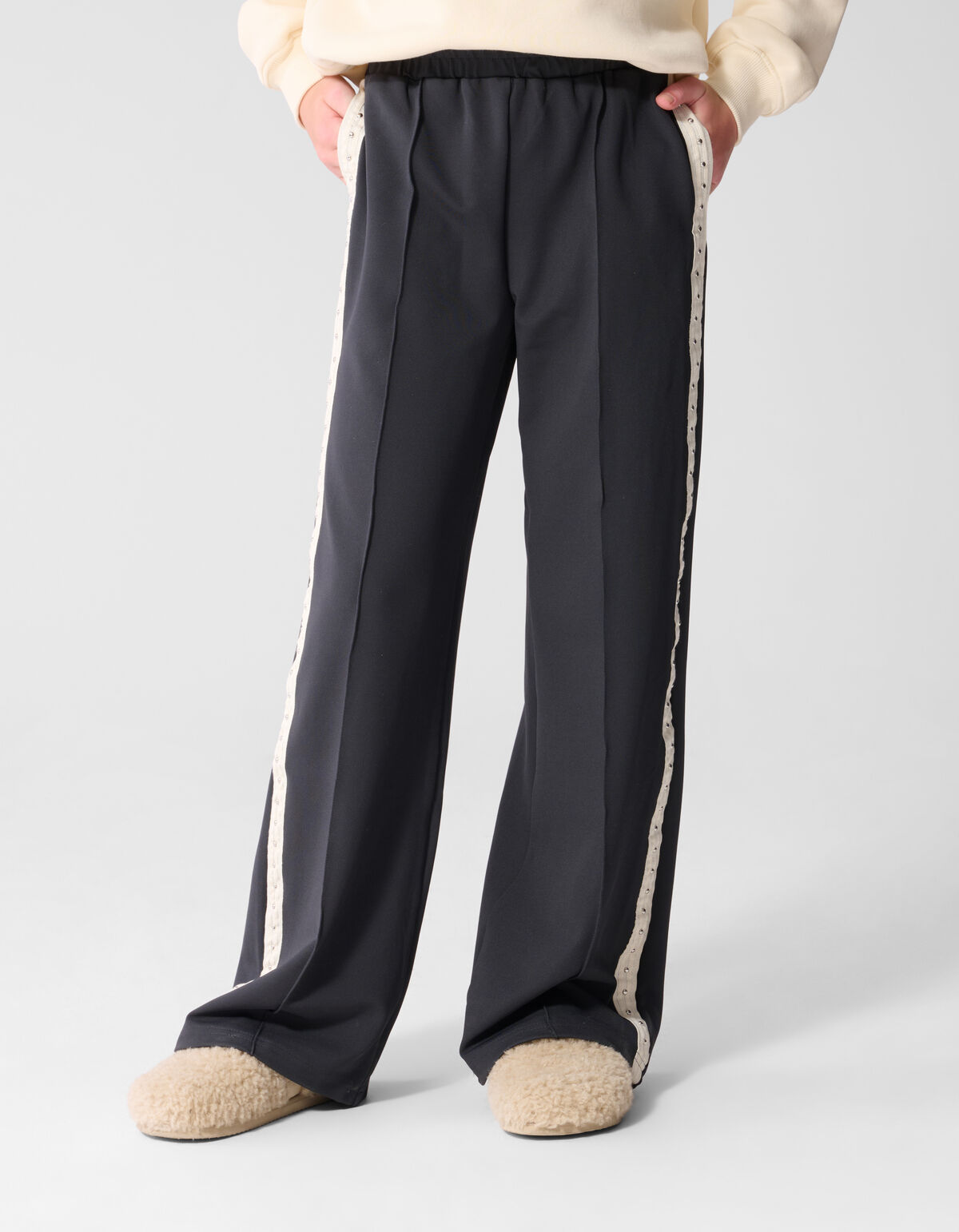 Dunkelgraue, mit Nieten besetzte Weite Hose SHOEBY GIRLS