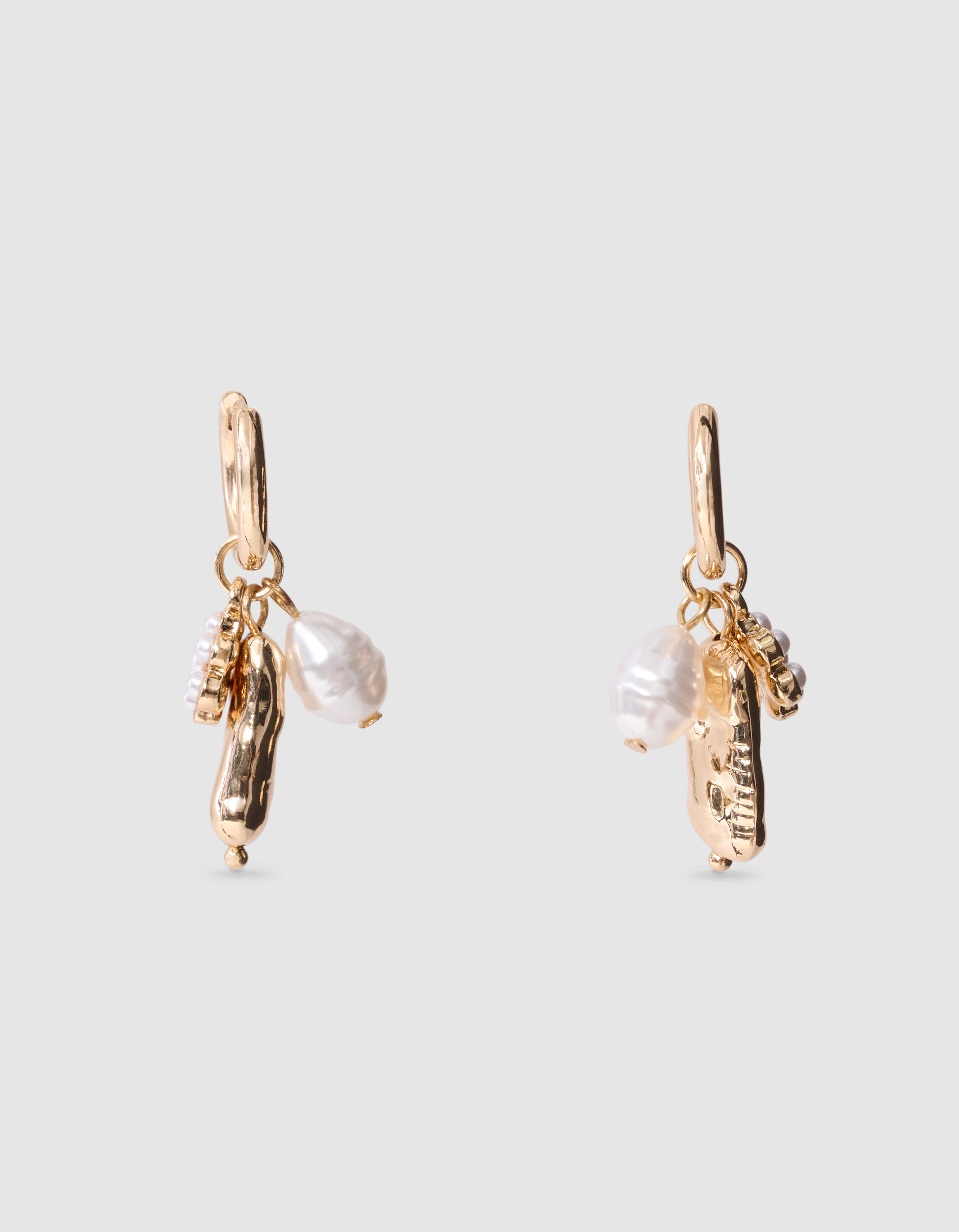 Kleine Perlen-Charm-Ohrringe in Gold SHOEBY ACCESSOIRES