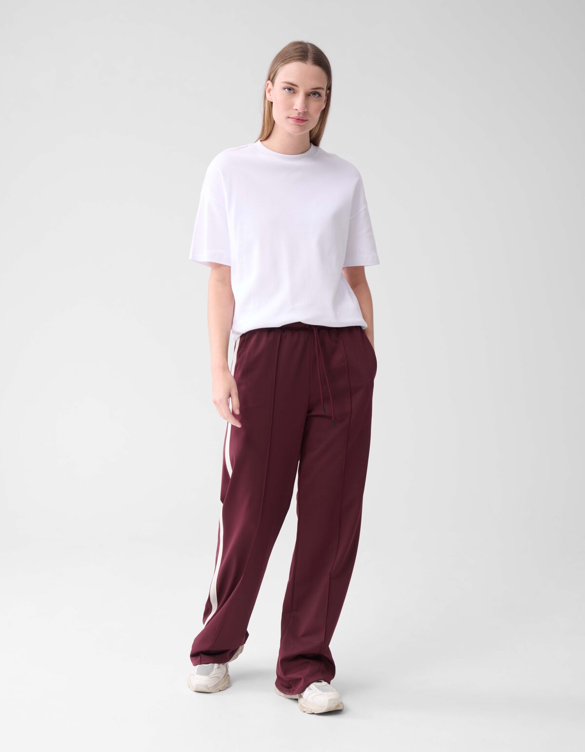 Sportliche Hose mit weitem Bein Bordeaux SHOEBY WOMEN