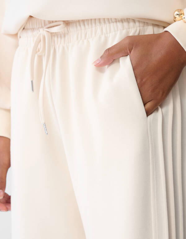 Weite Beinform Hose Gebrochen Weiß Bei Fred SHOEBY WOMEN