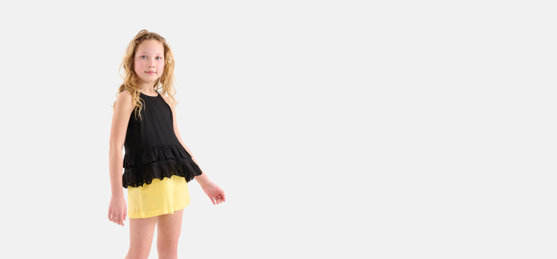Besticktes Neckholder-Top Schwarz SHOEBY GIRLS