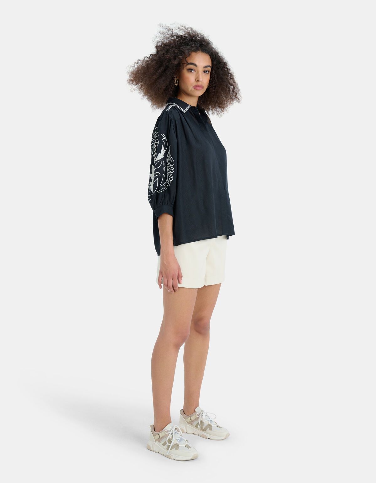 Dobbie Stickbluse EKSEPT