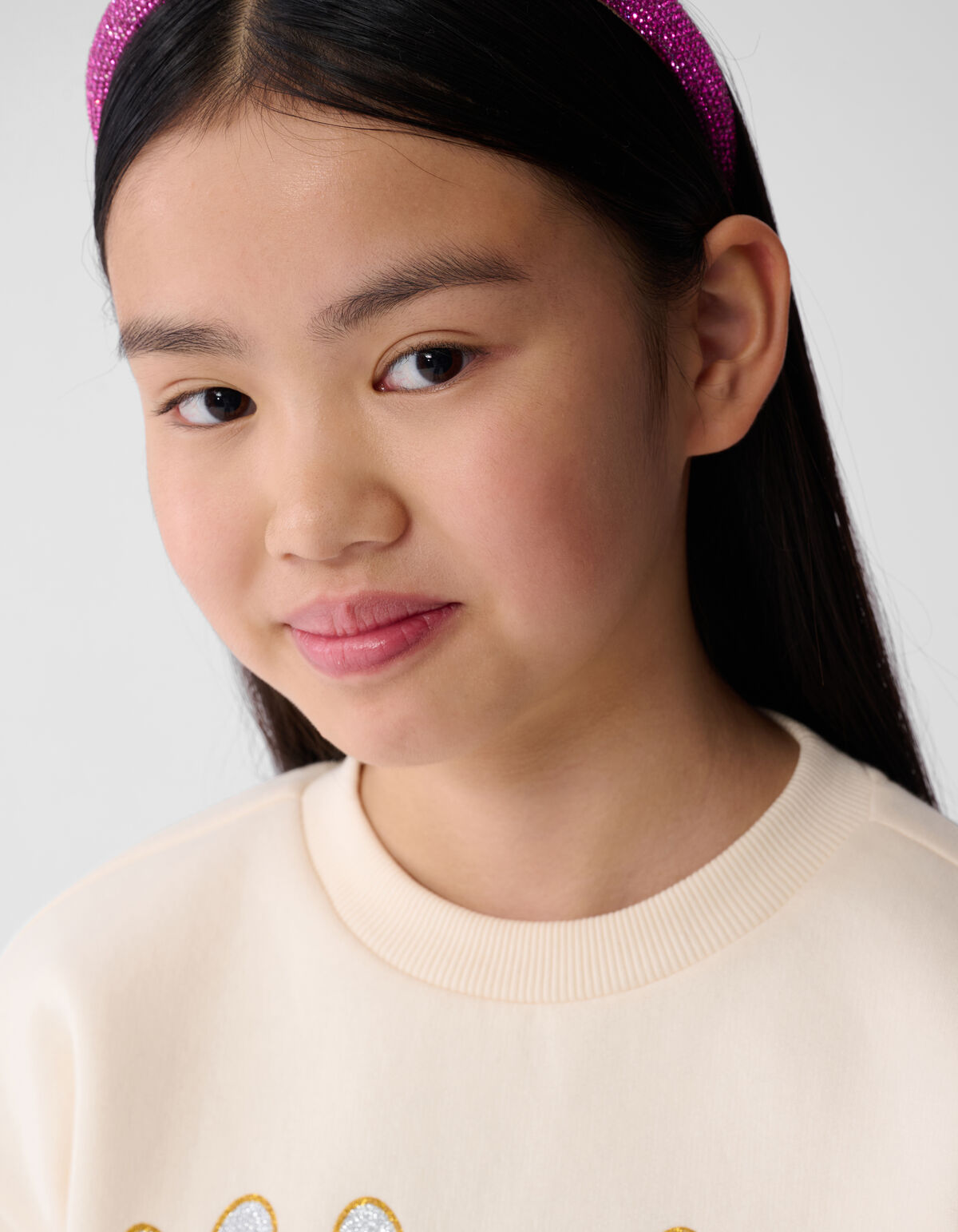 Pullover mit glitzerndem Artwork in Off White SHOEBY GIRLS