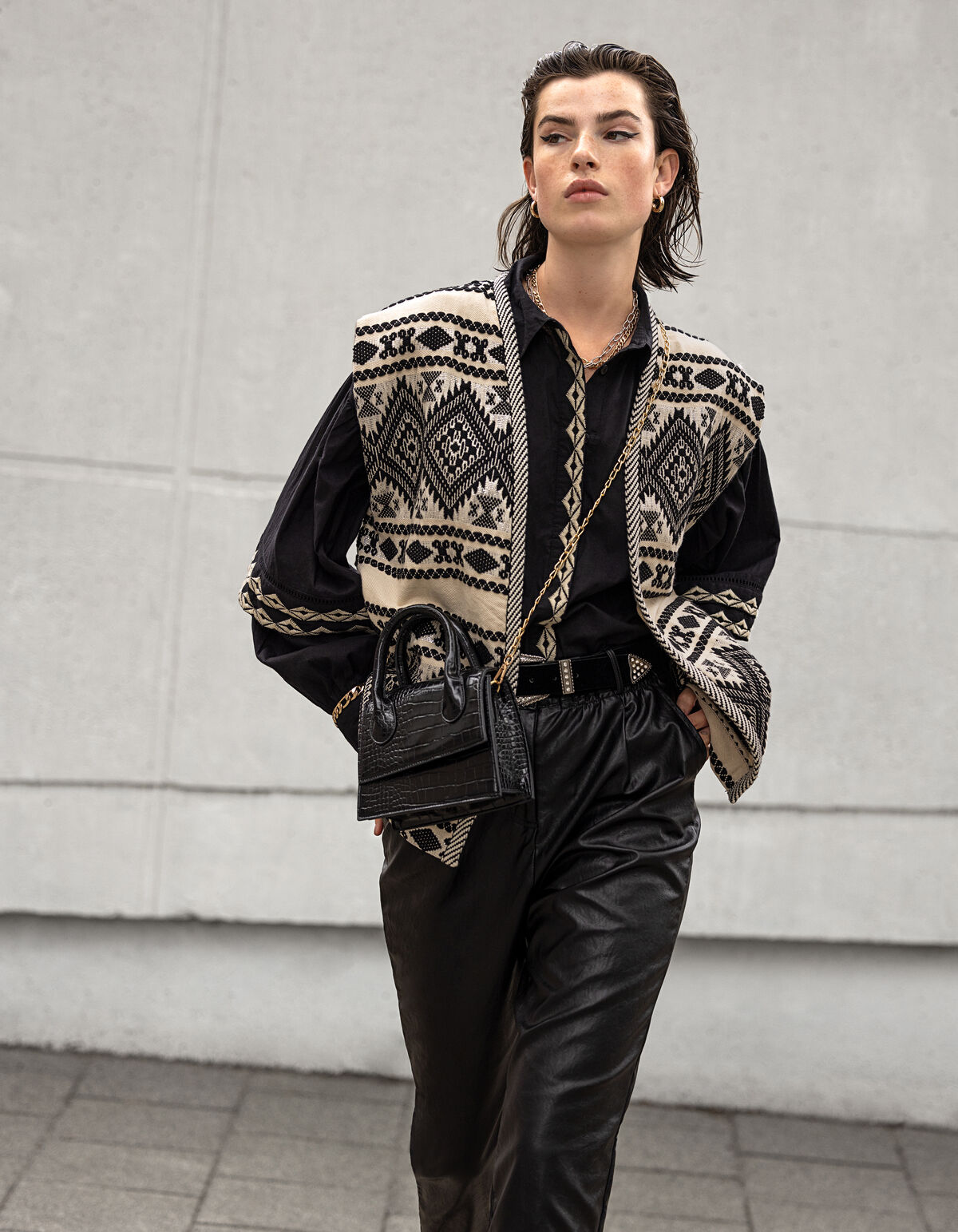 Gilet mit Aztekenmuster Schwarz/Weiß SHOEBY WOMEN