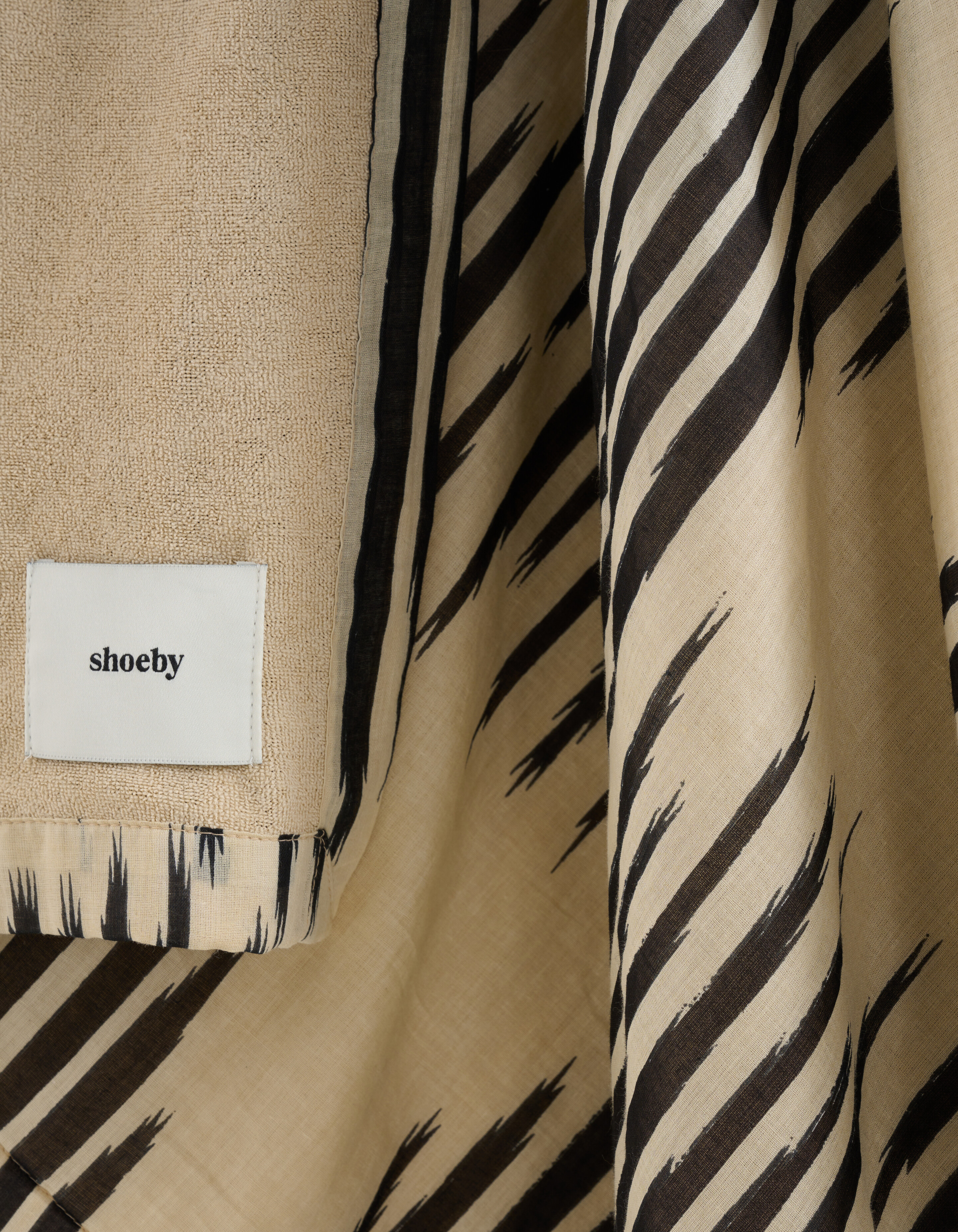 Badetuch mit Zickzackmuster Dunkelgrau SHOEBY ACCESSOIRES
