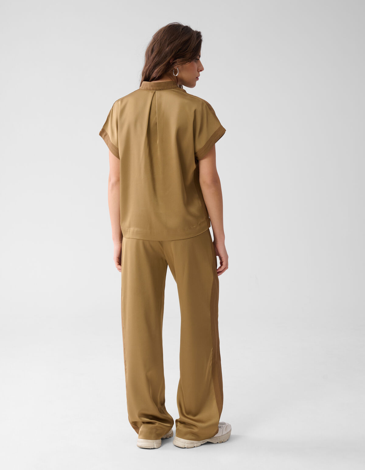 Satin Top mit V-Ausschnitt Camel SHOEBY WOMEN