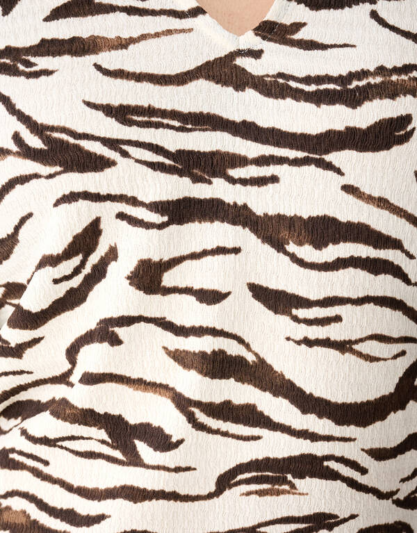 Zebra Crinkle V-Ausschnitt Top Gebrochenes Wei&szlig; SHOEBY WOMEN