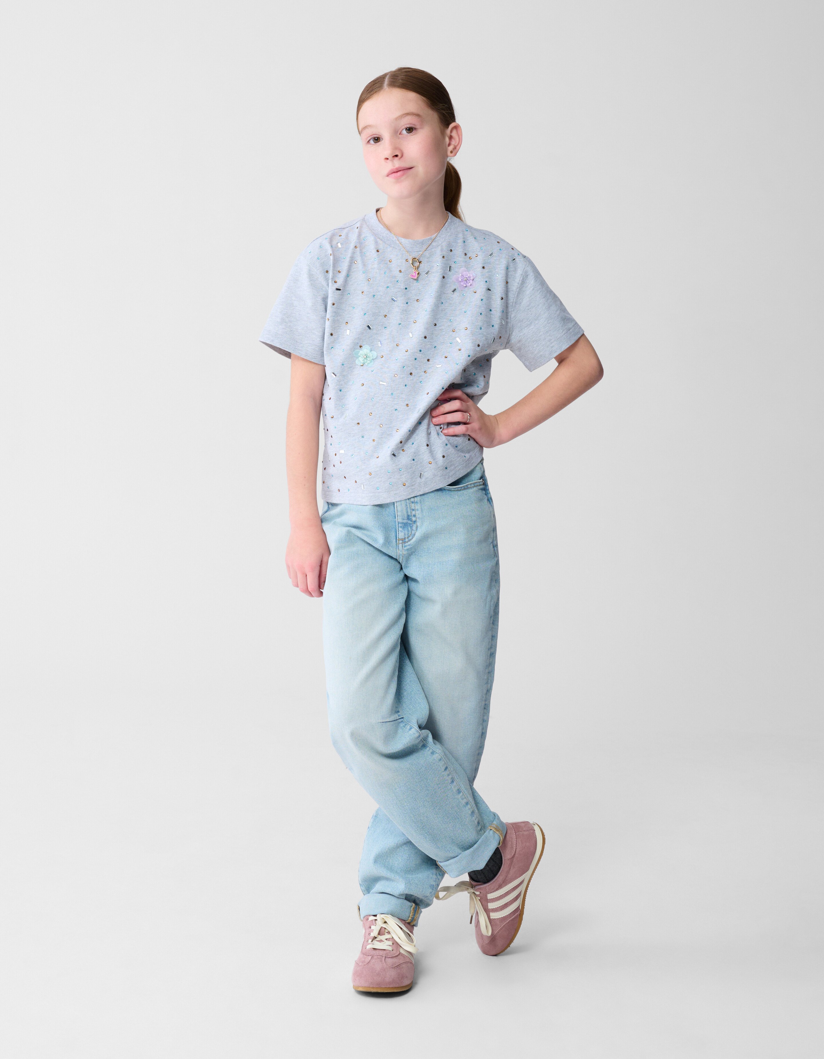 Graues T-Shirt mit Strassblumenmuster SHOEBY GIRLS