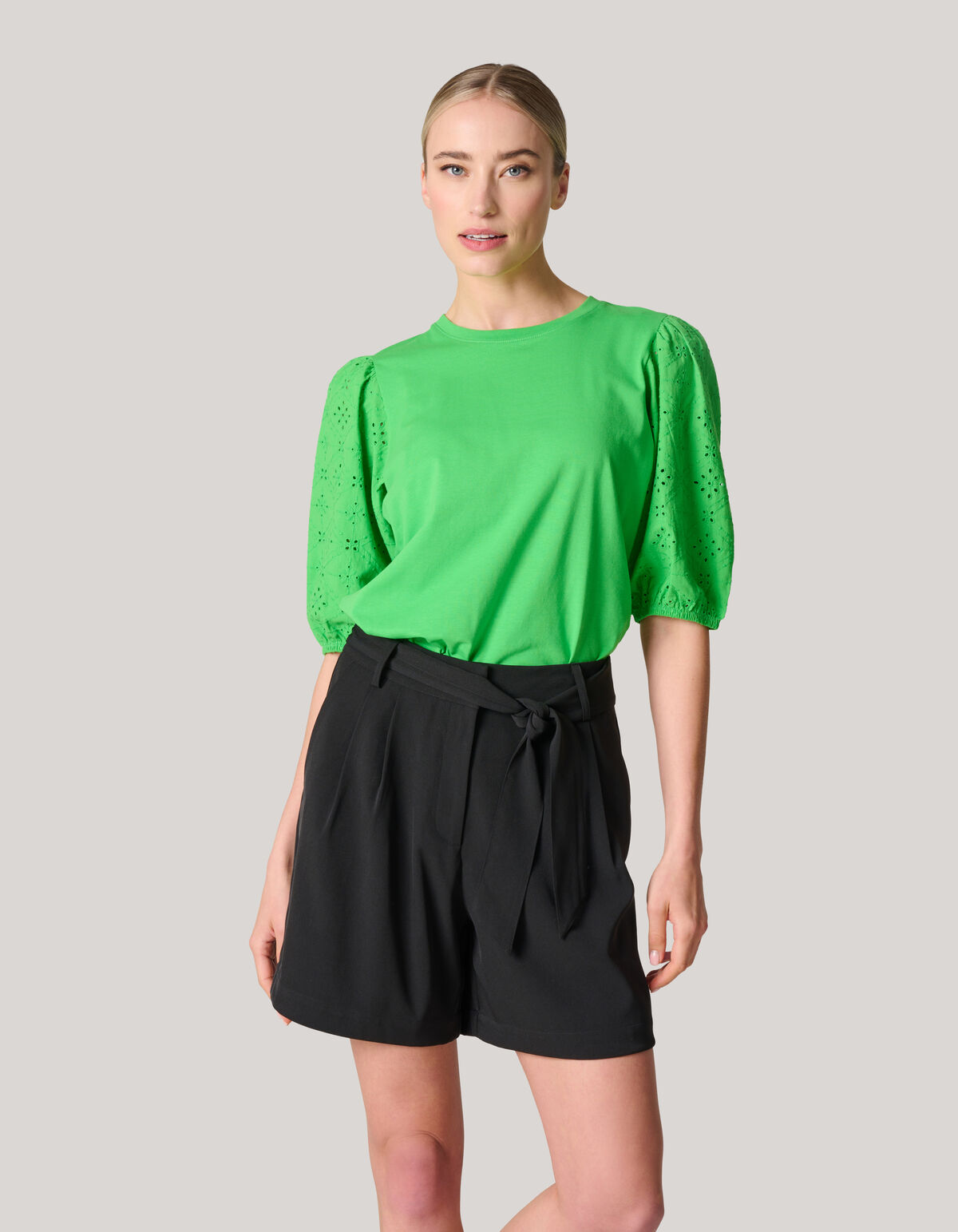 Besticktes T-Shirt mit Puff&auml;rmeln Gr&uuml;n SHOEBY WOMEN