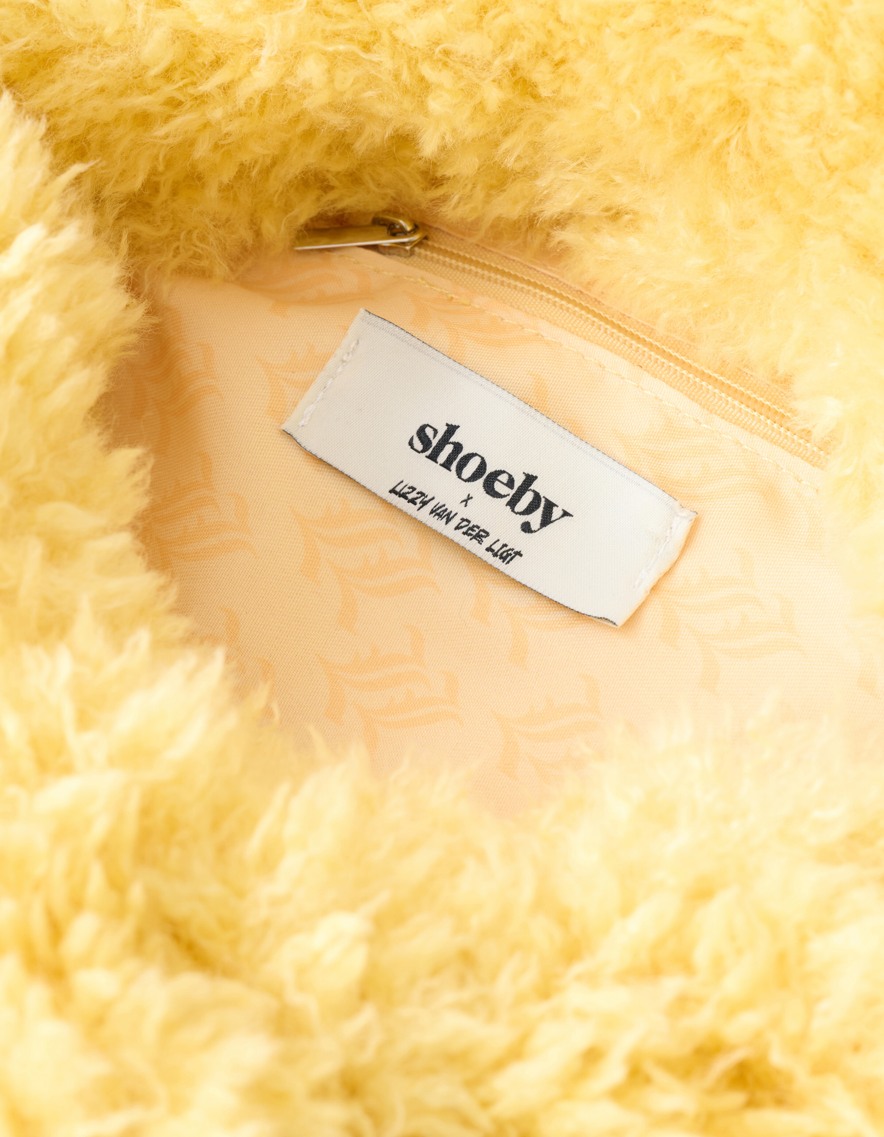 Pelzige Clutch Hellgelb By Lizzy SHOEBY ACCESSOIRES