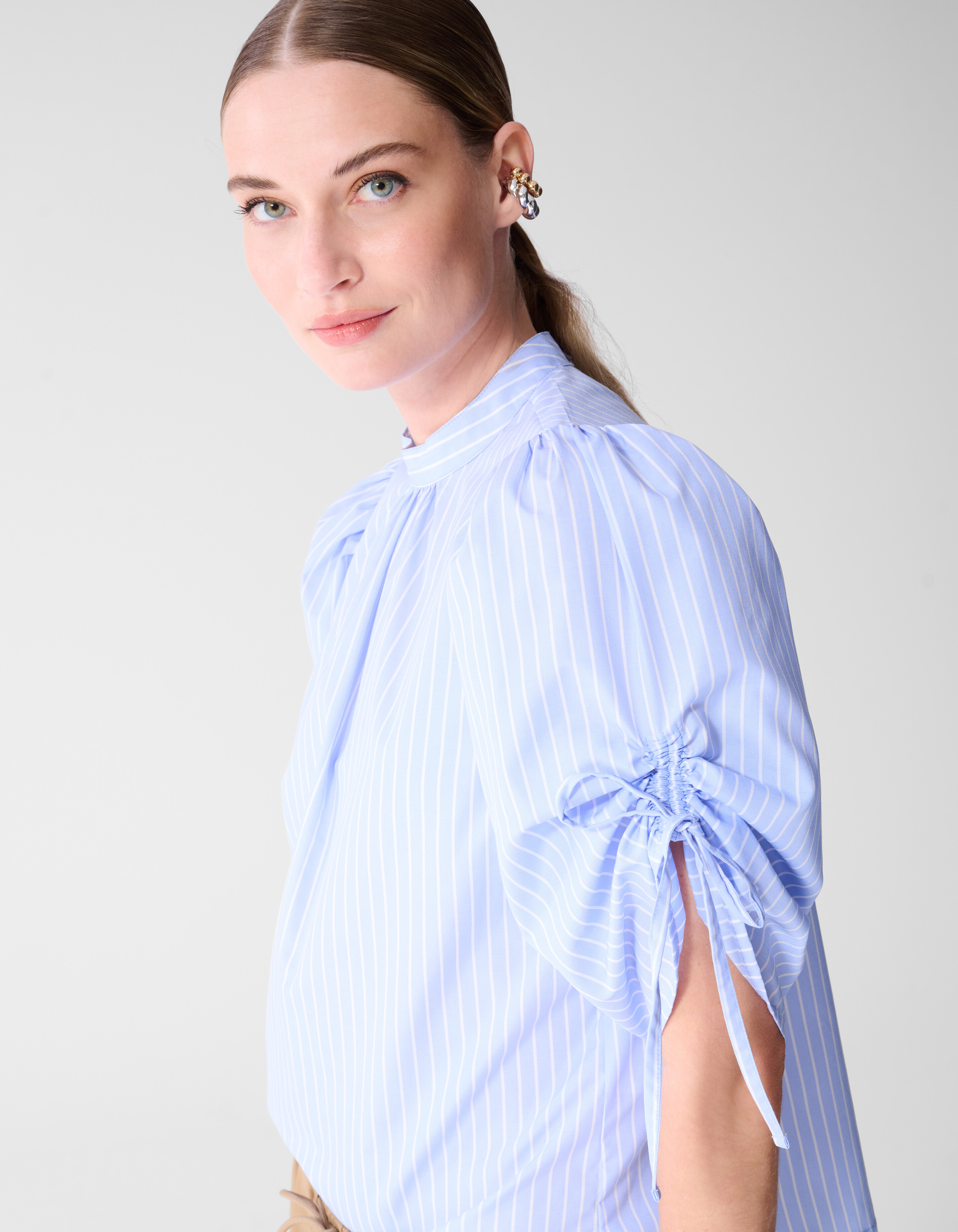 Bluse mit Nadelstreifen- und Kord&auml;rmeln Hellblau SHOEBY WOMEN