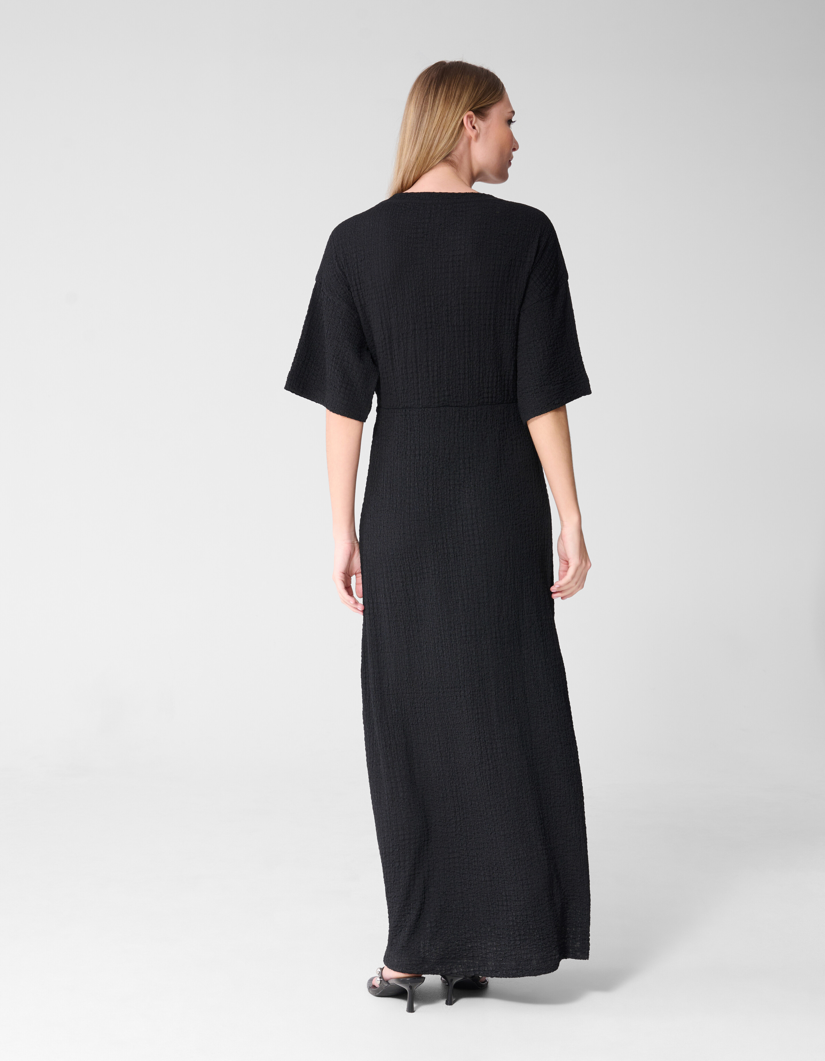 Organisches Crinkle Maxikleid Schwarz SHOEBY WOMEN