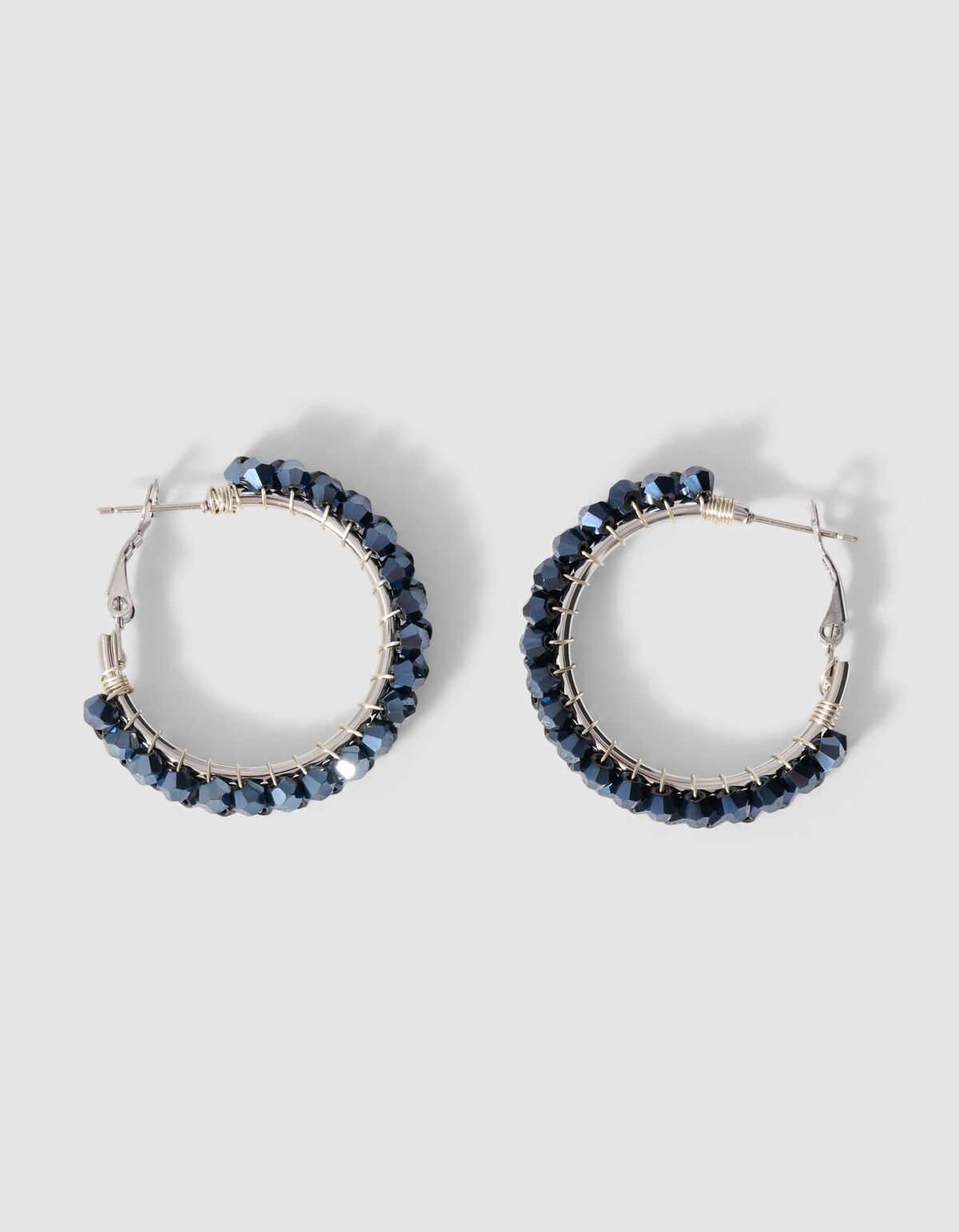 Beaded Hoop Ohrringe Blau/Silber SHOEBY ACCESSOIRES
