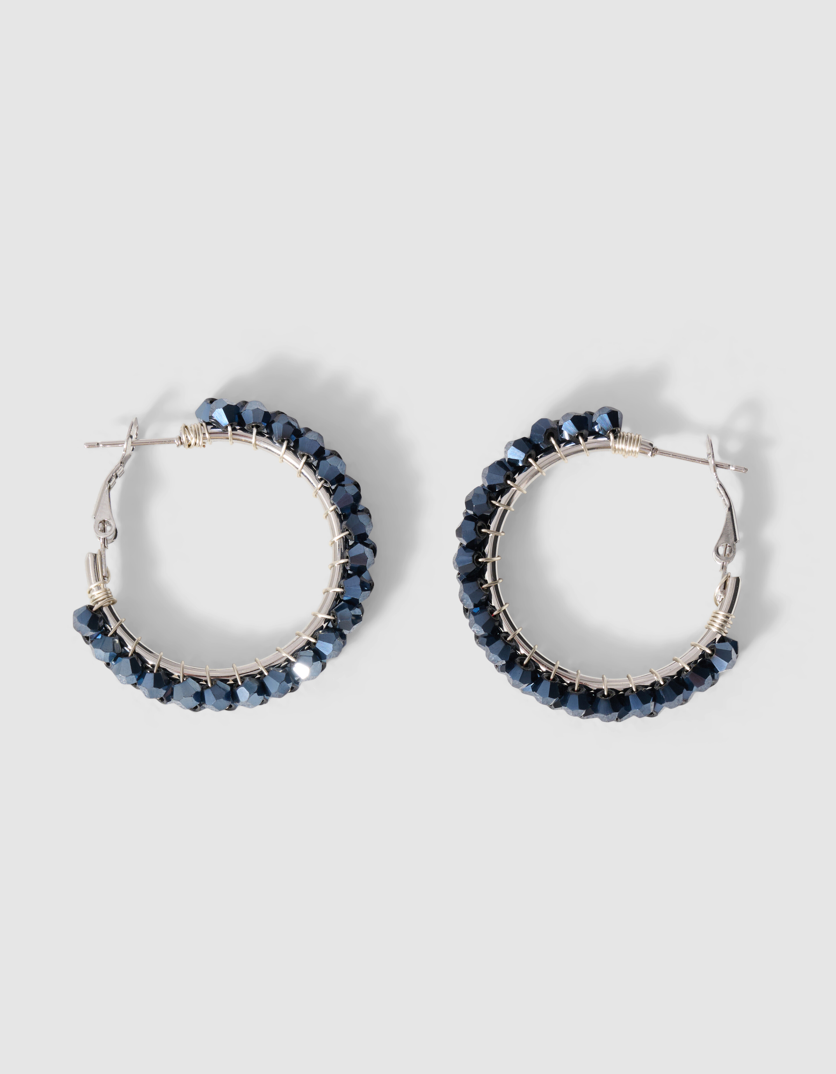 Beaded Hoop Ohrringe Blau/Silber SHOEBY ACCESSOIRES