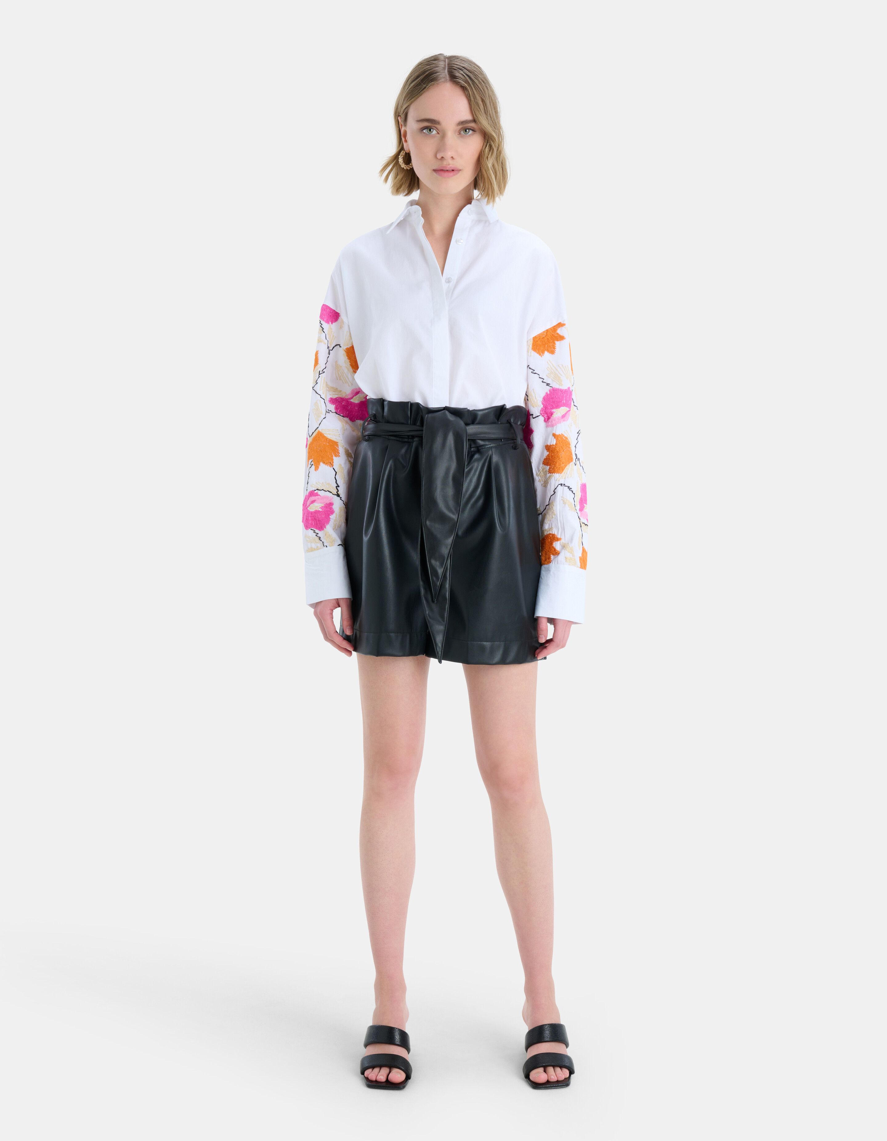 Embro Sleeve Bluse EKSEPT