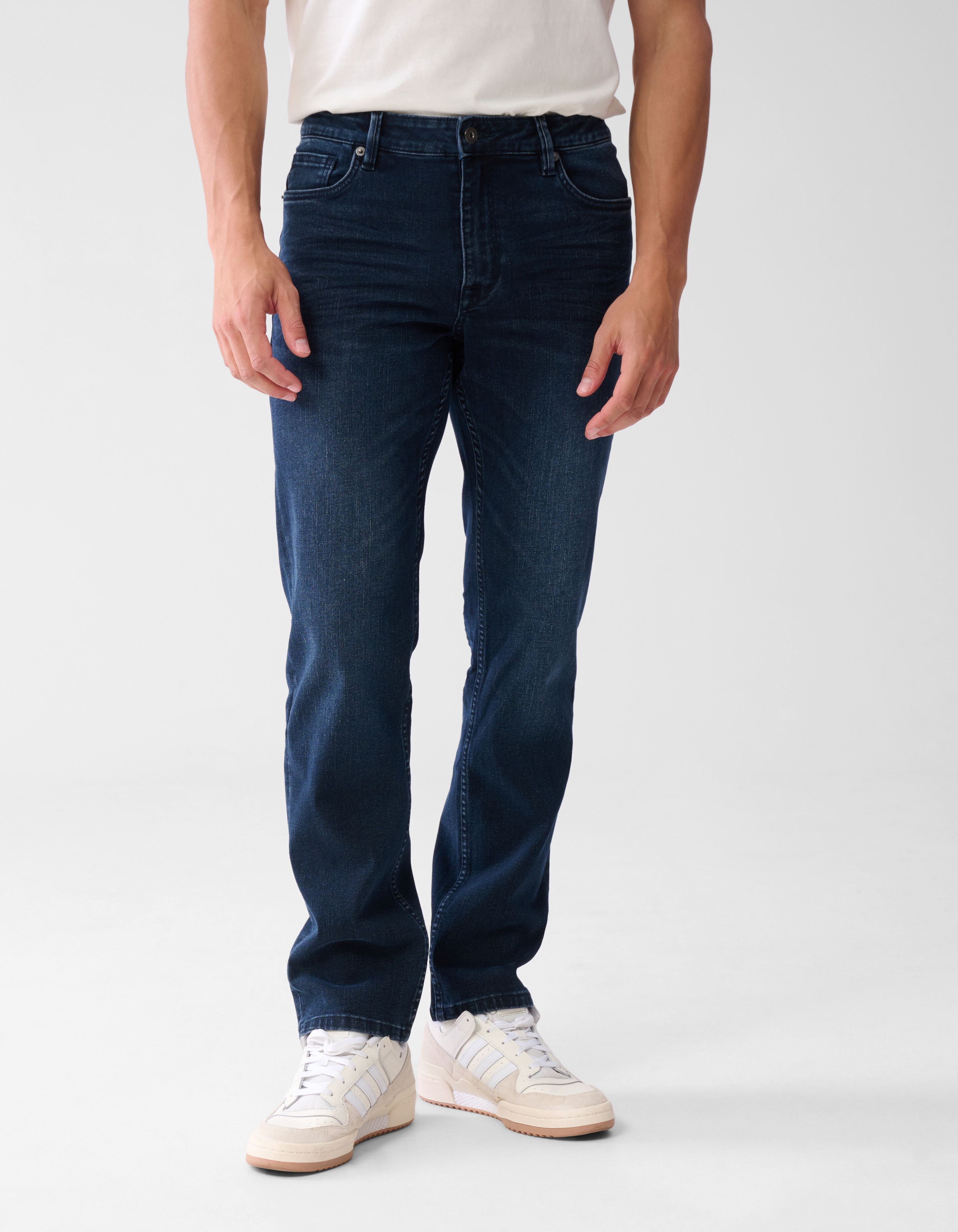 Straight Fit Jeans Blau/Schwarz L32 SHOEBY MEN