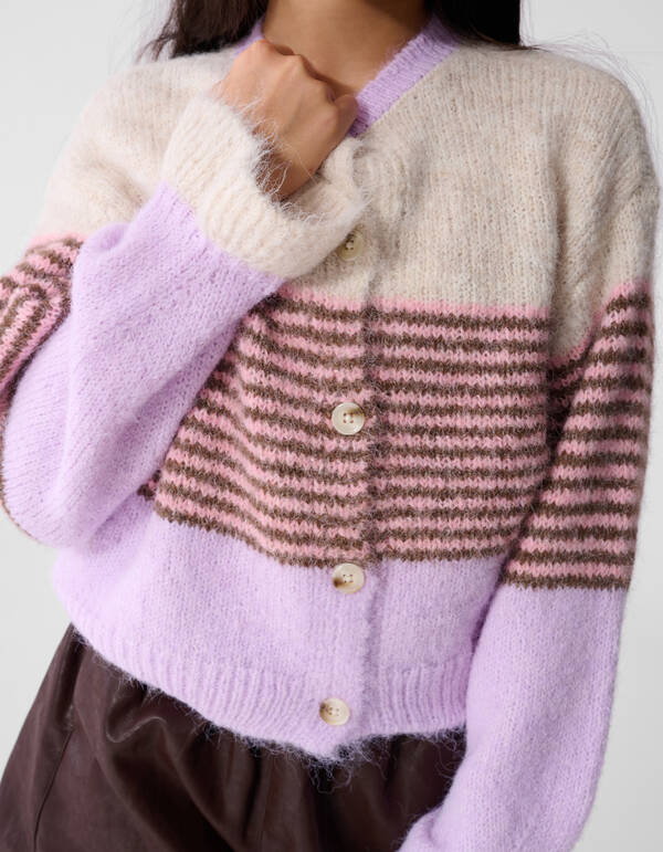 Flauschige gestreifte Strickjacke in gebrochenem W SHOEBY GIRLS