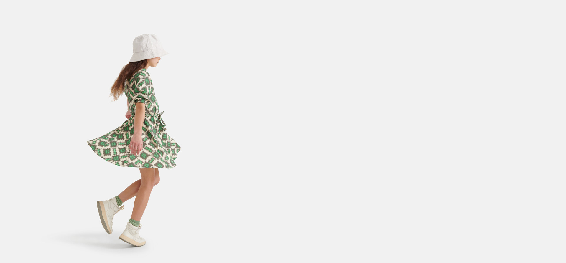 Kleid mit grafischem Druck Offwhite SHOEBY GIRLS