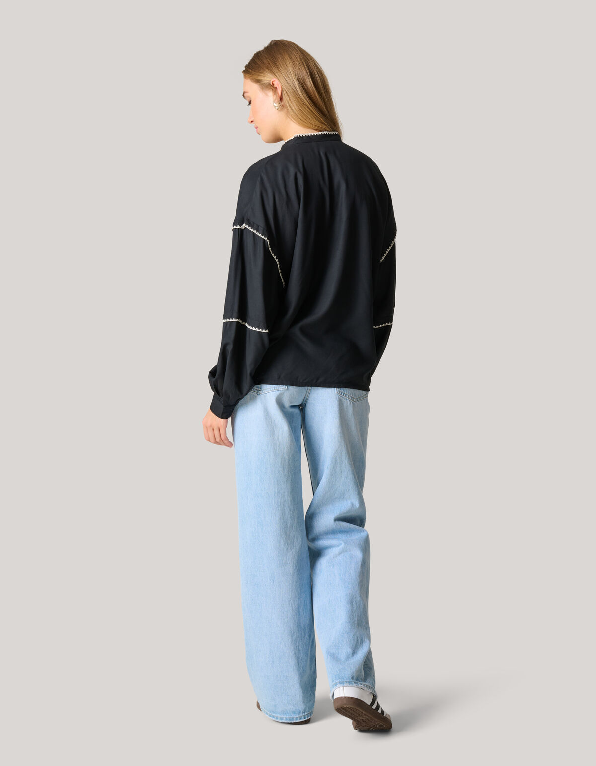 Bluse mit Stickerei Schwarz SHOEBY WOMEN