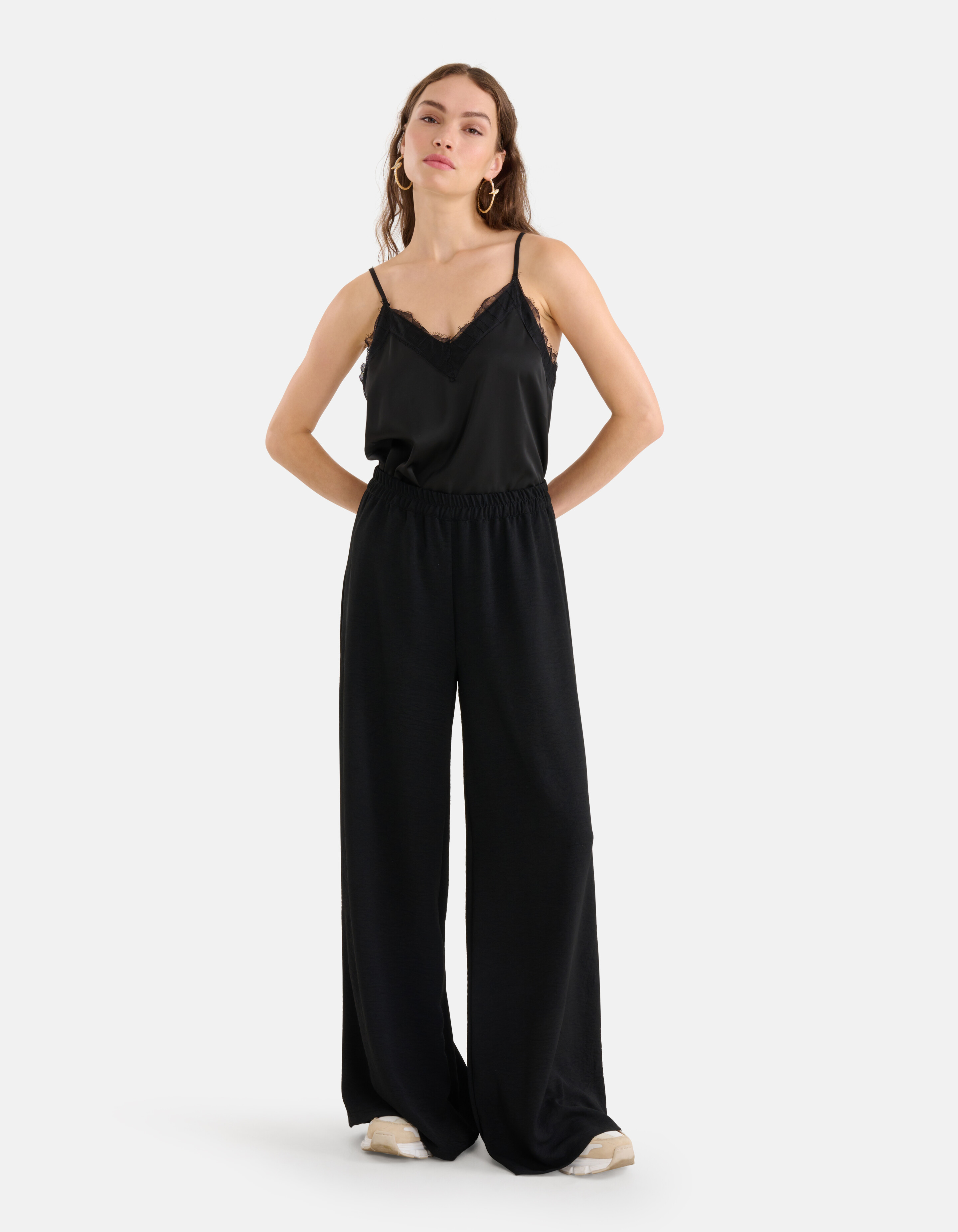 Loose Fit Hose Schwarz SHOEBY WOMEN