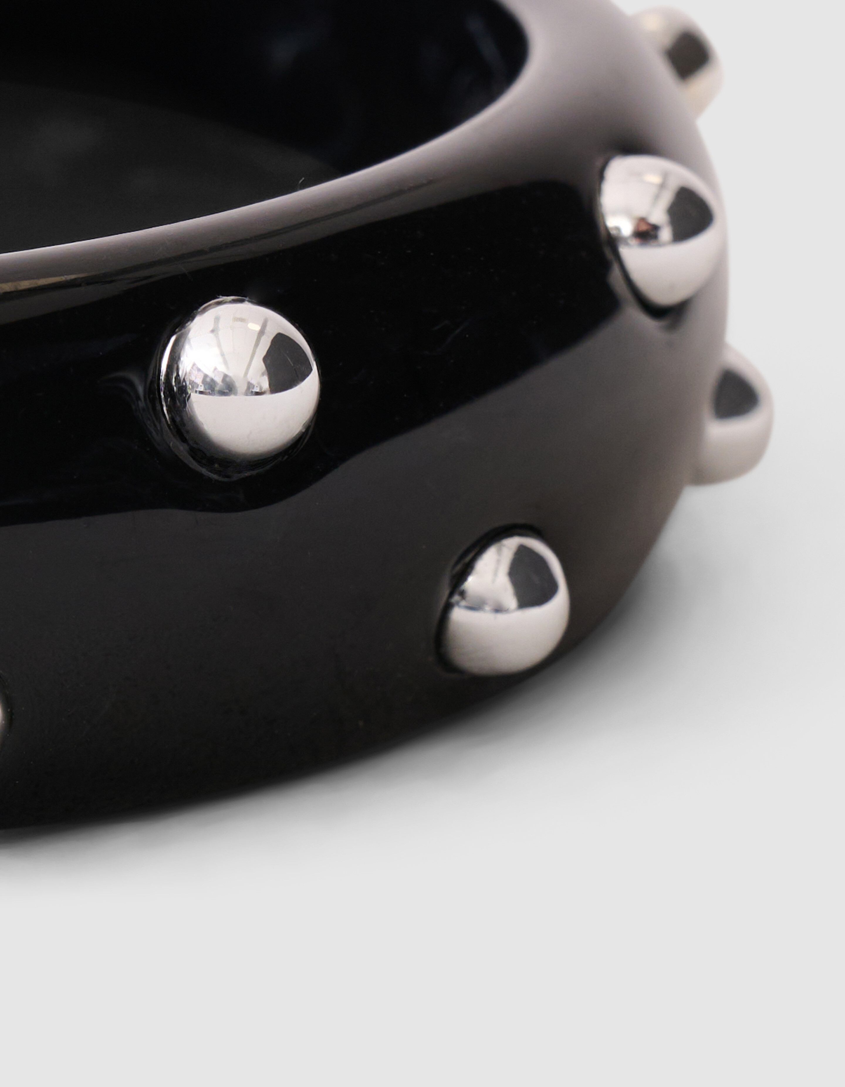 Gro&szlig;er Armreif mit Nieten Schwarz SHOEBY ACCESSOIRES