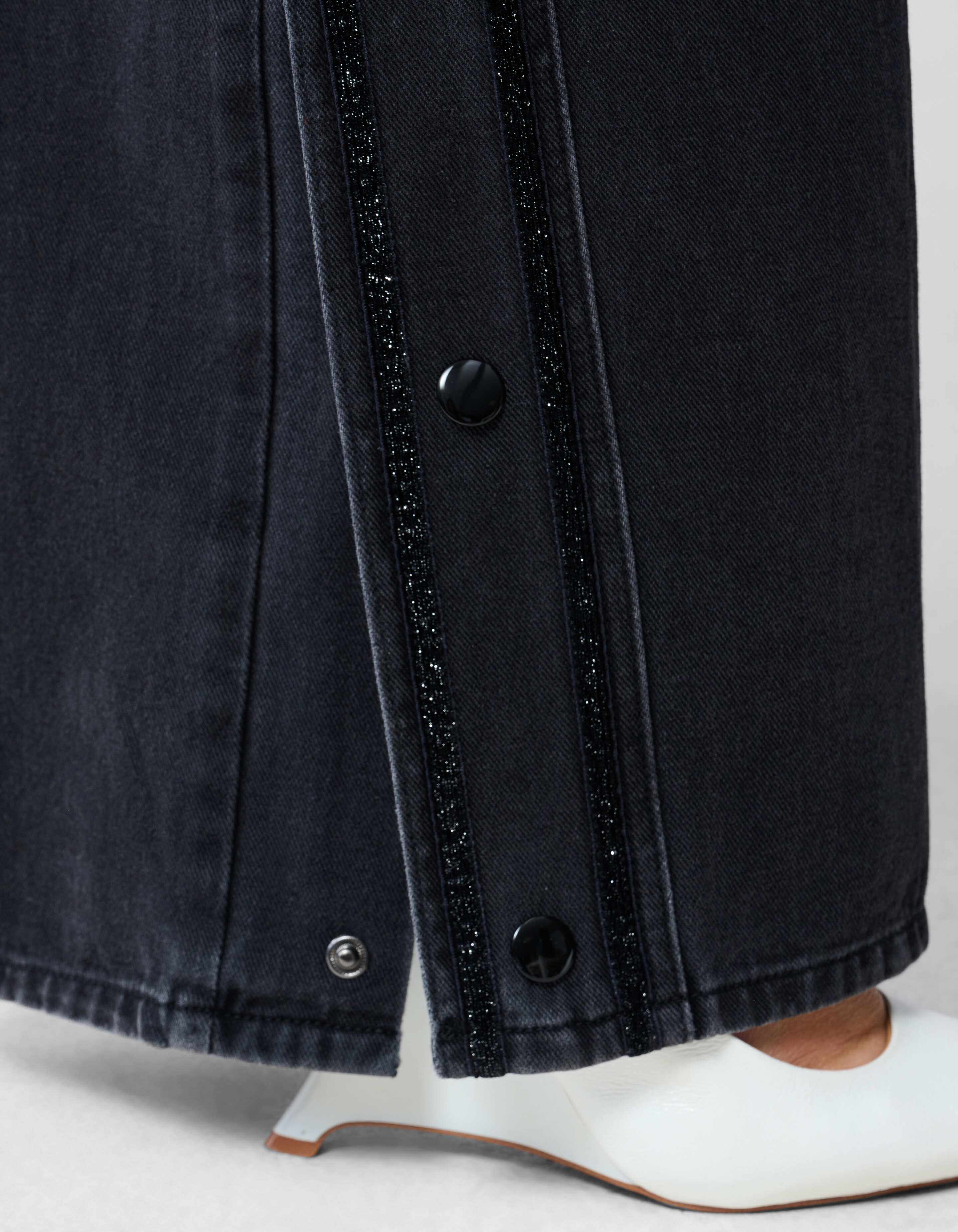 Tape Gerade Passform Denim Schwarz SHOEBY WOMEN