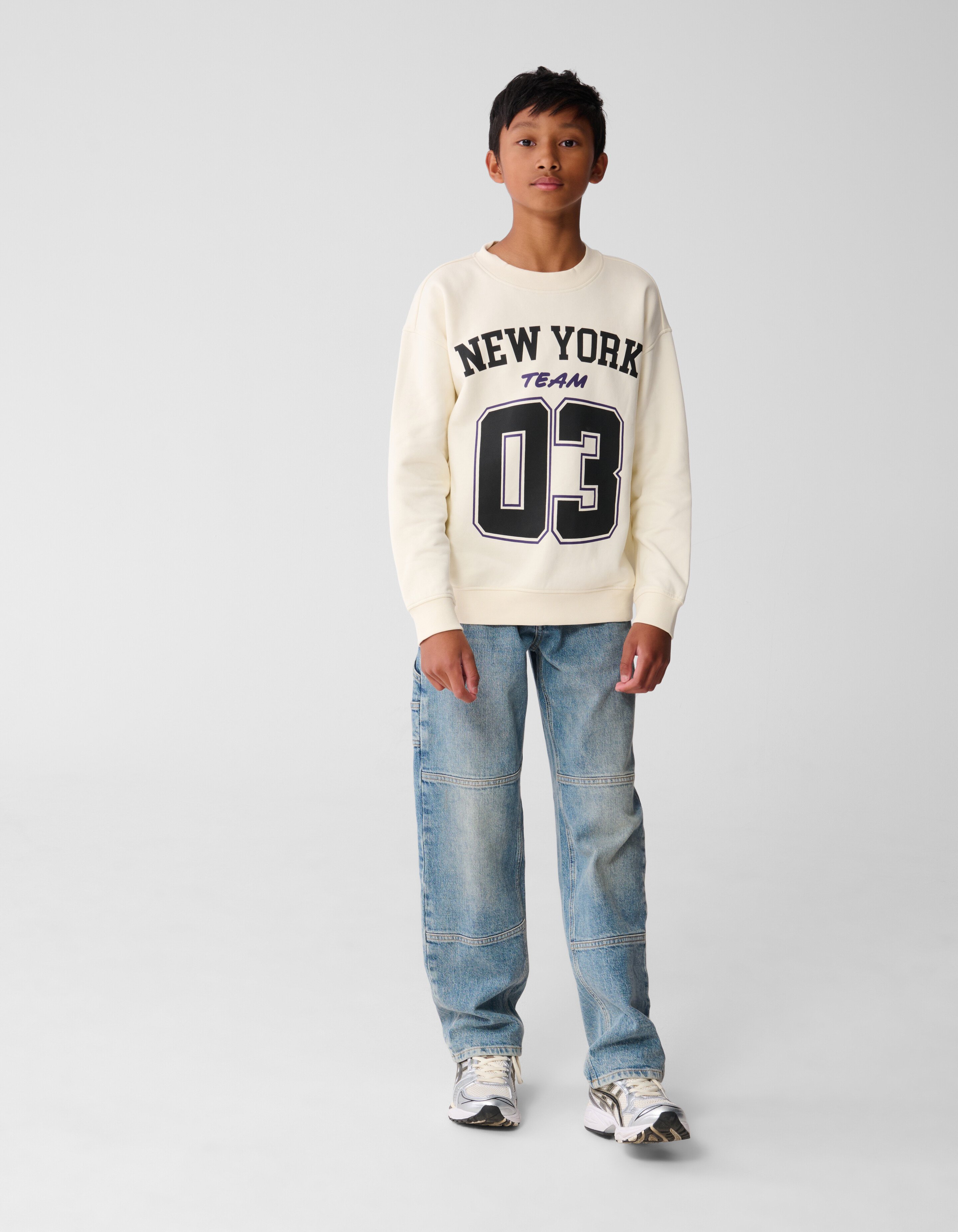 Pullover mit New York-Artwork in Off-White SHOEBY BOYS