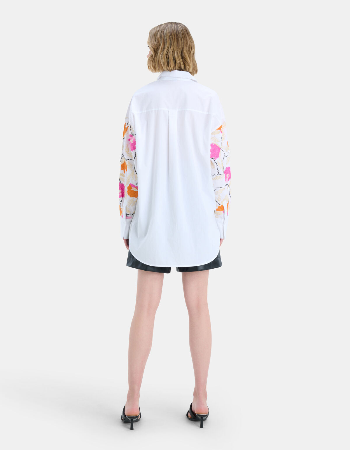 Embro Sleeve Bluse EKSEPT