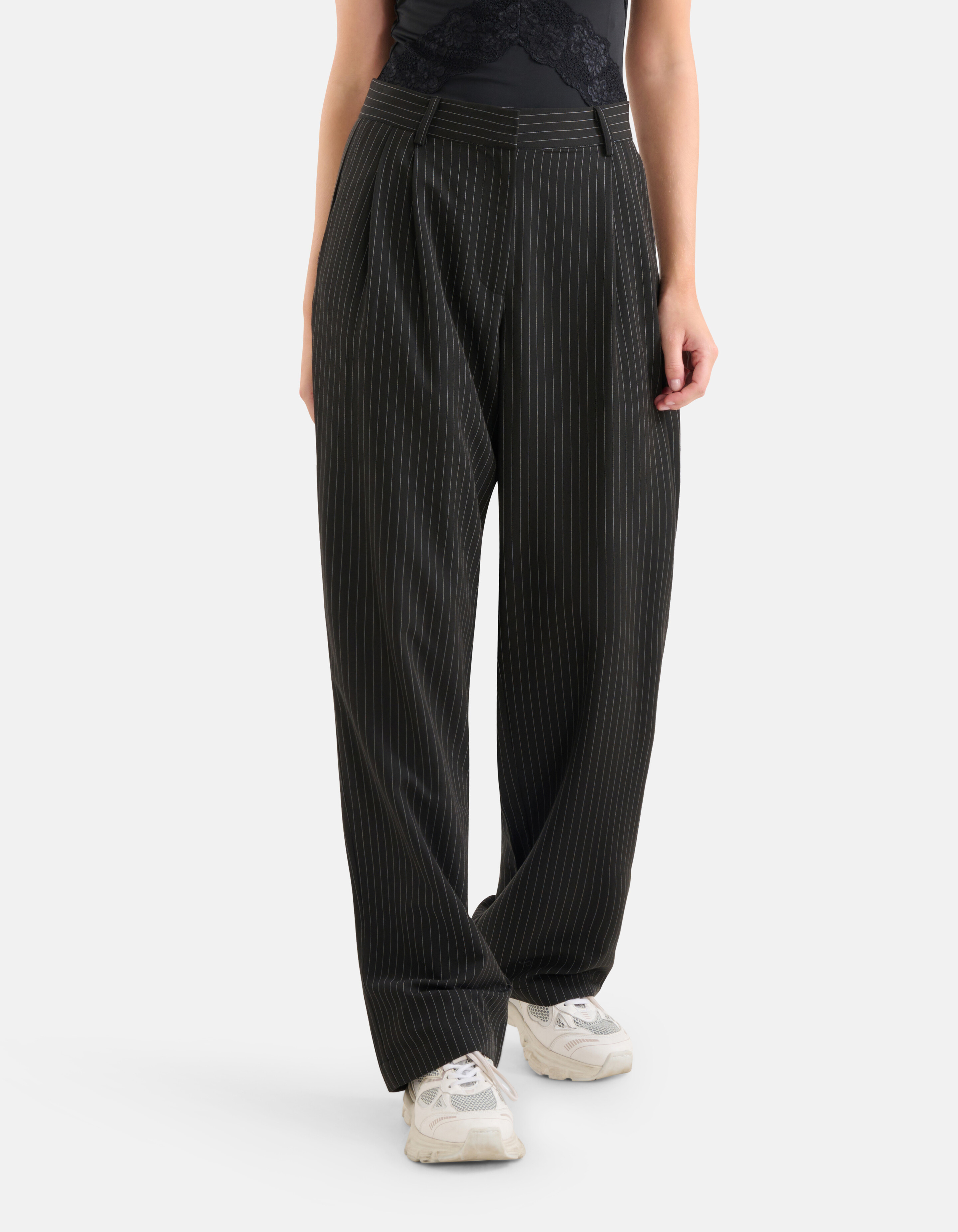 Nadelstreifen-Hose mit weitem Bein Schwarz SHOEBY WOMEN