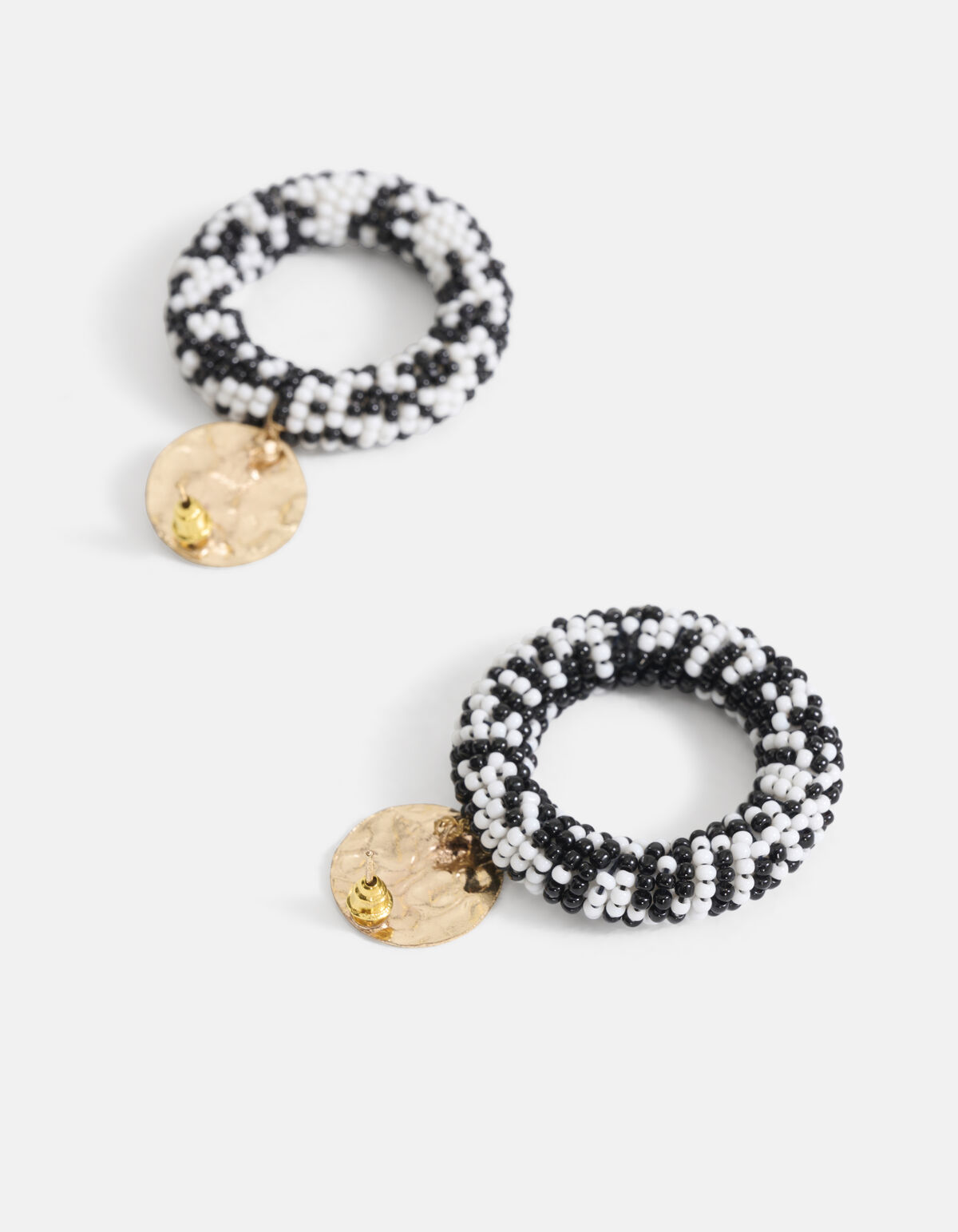 Beaded Oorbellen Zwart/Wit SHOEBY ACCESSOIRES