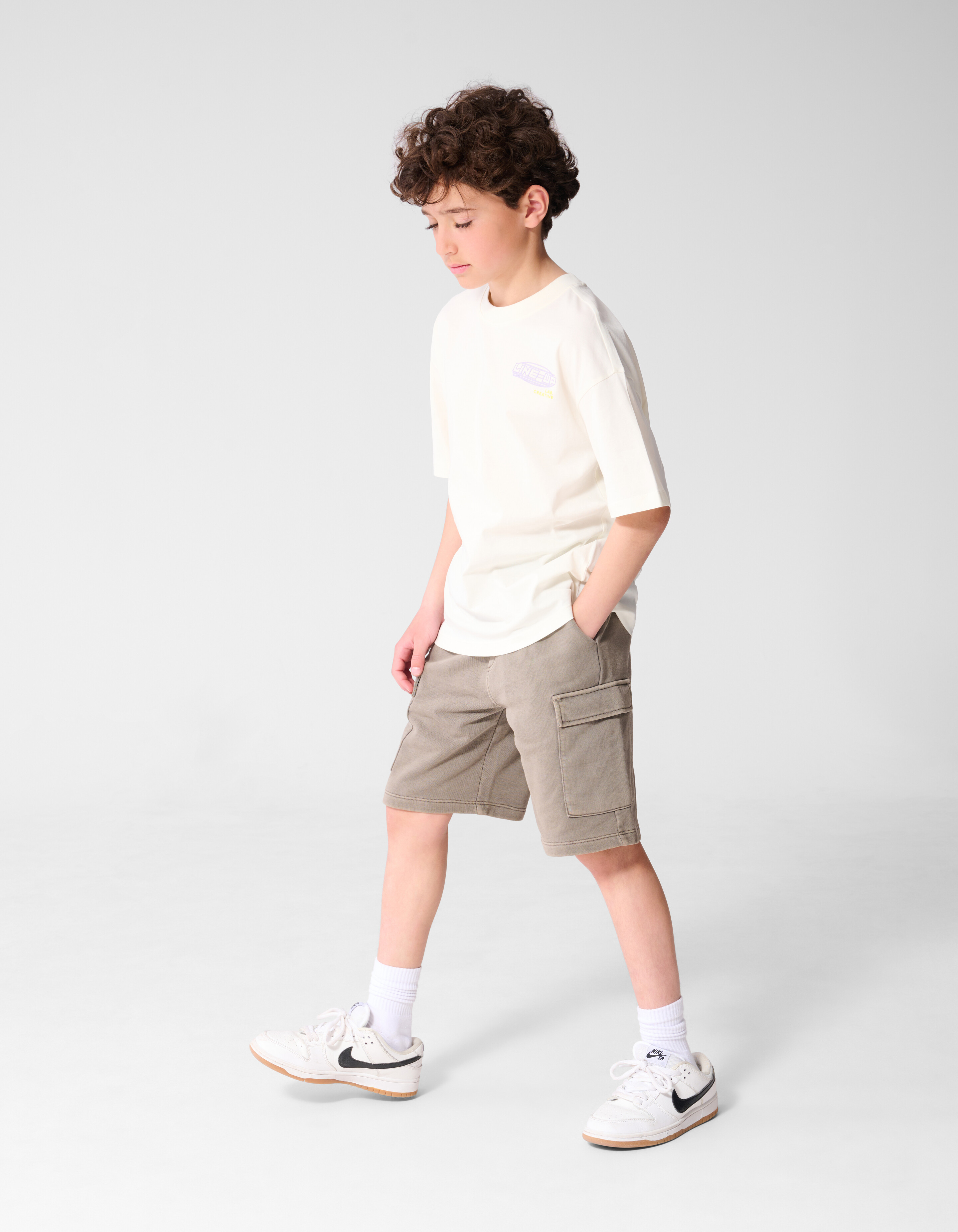 Line Up Artwork T-Shirt Gebrochen Wei&szlig; SHOEBY BOYS