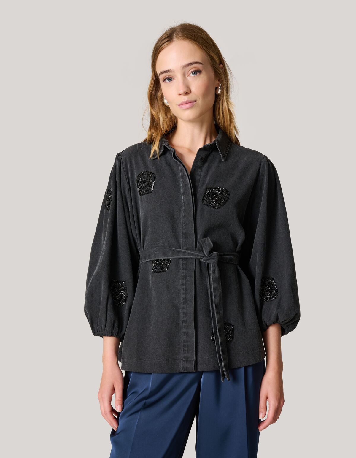Perlenblumenbluse Dunkelgrau SHOEBY WOMEN