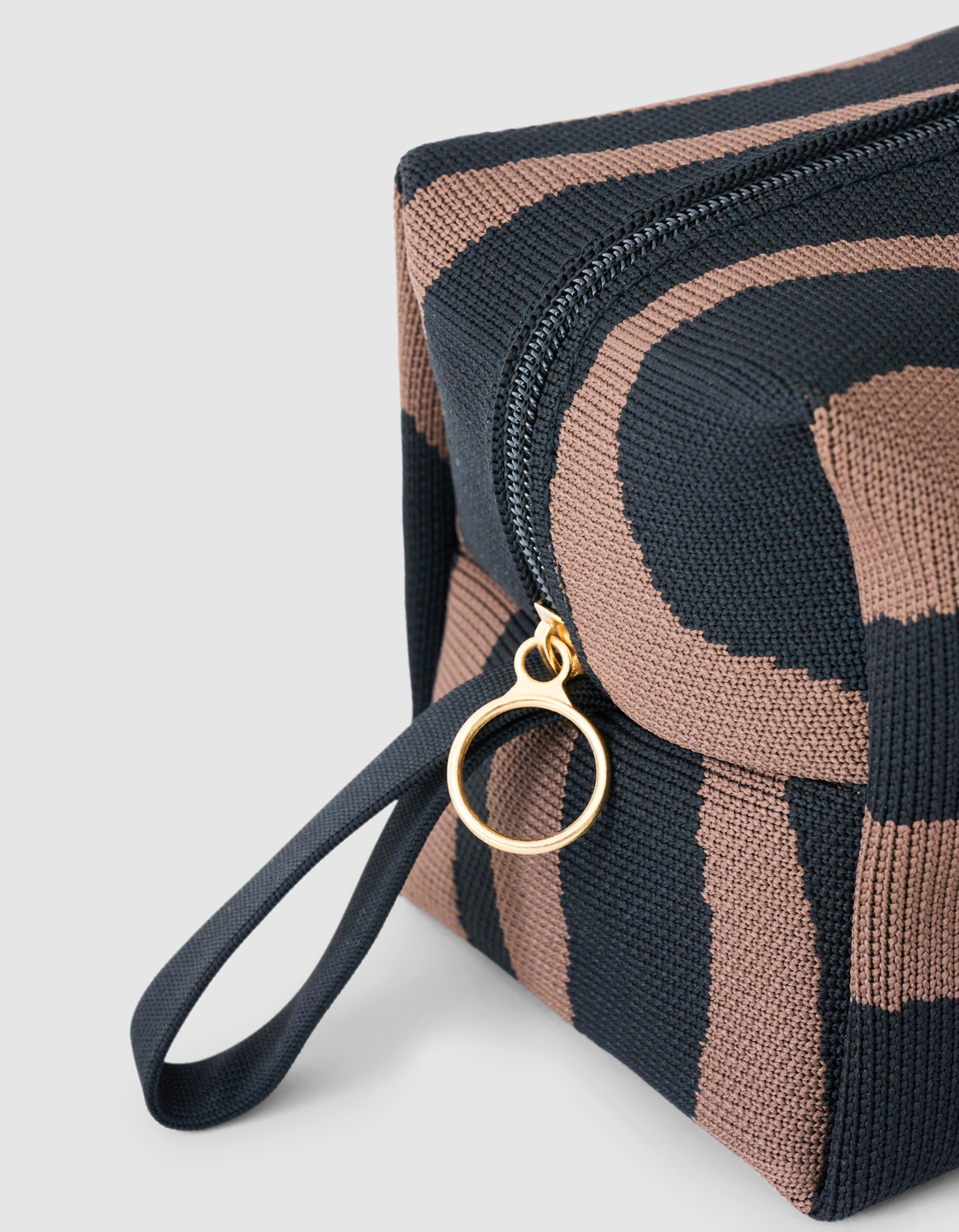Gestrickte Kulturtasche Schwarz/Braun SHOEBY ACCESSOIRES