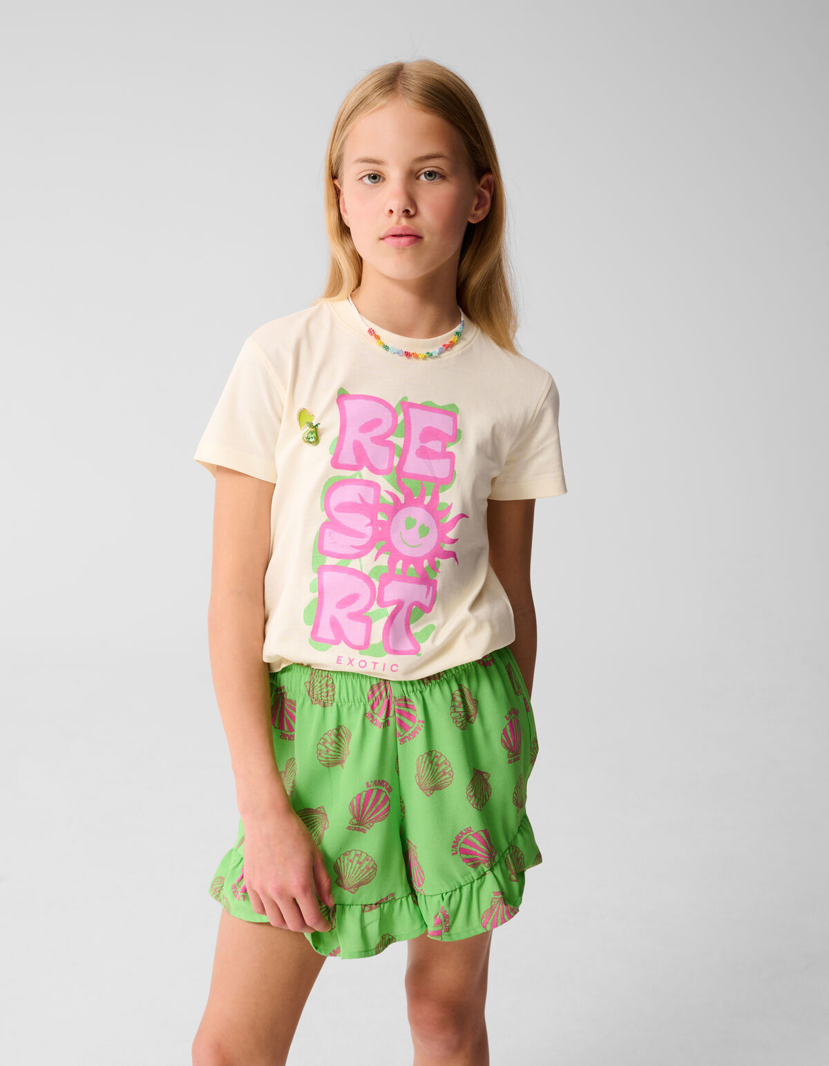 Tropisches Kunstwerk T-shirt Off White SHOEBY GIRLS