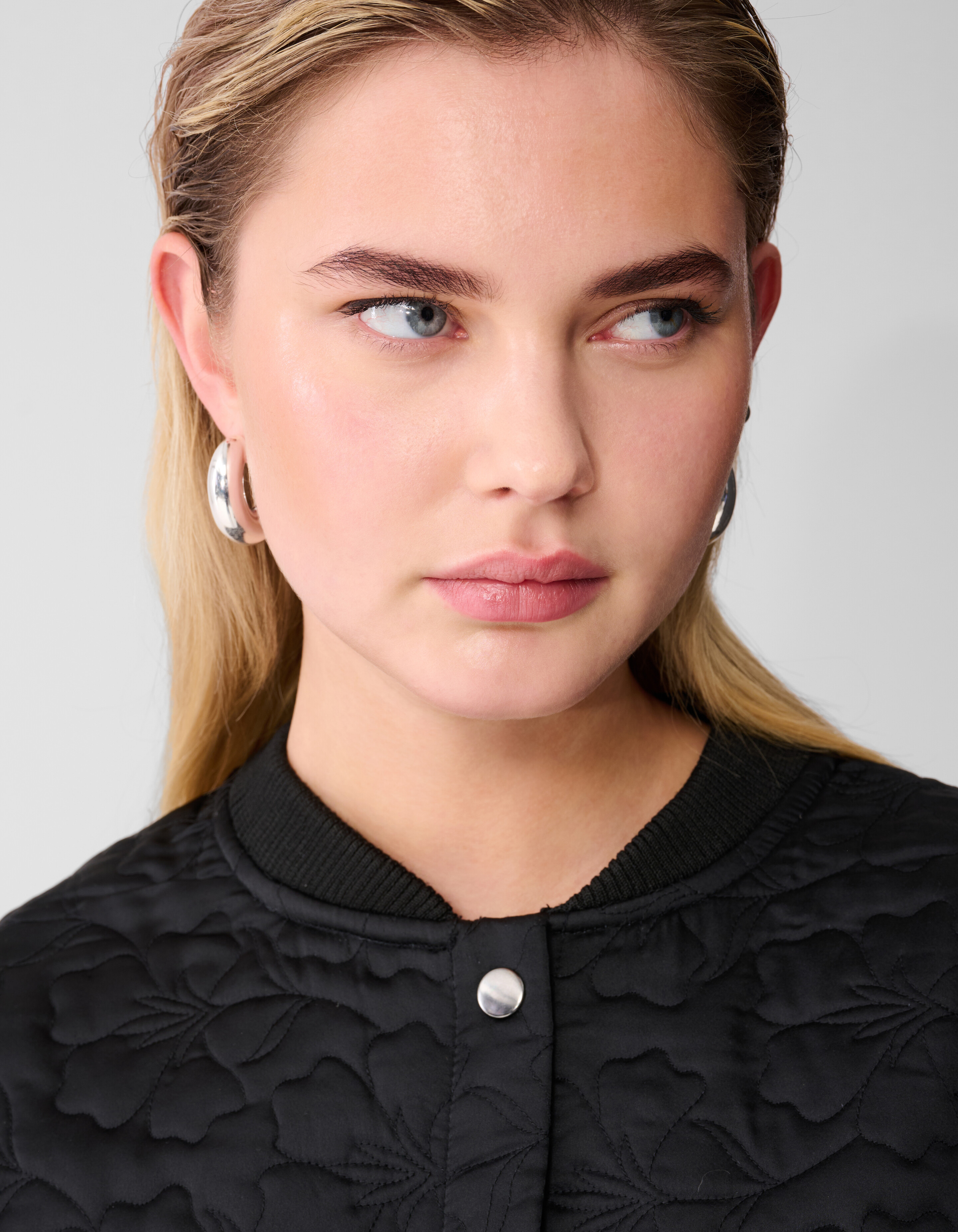 Kurzärmelige Bomberjacke mit Stickerei Schwarz SHOEBY WOMEN